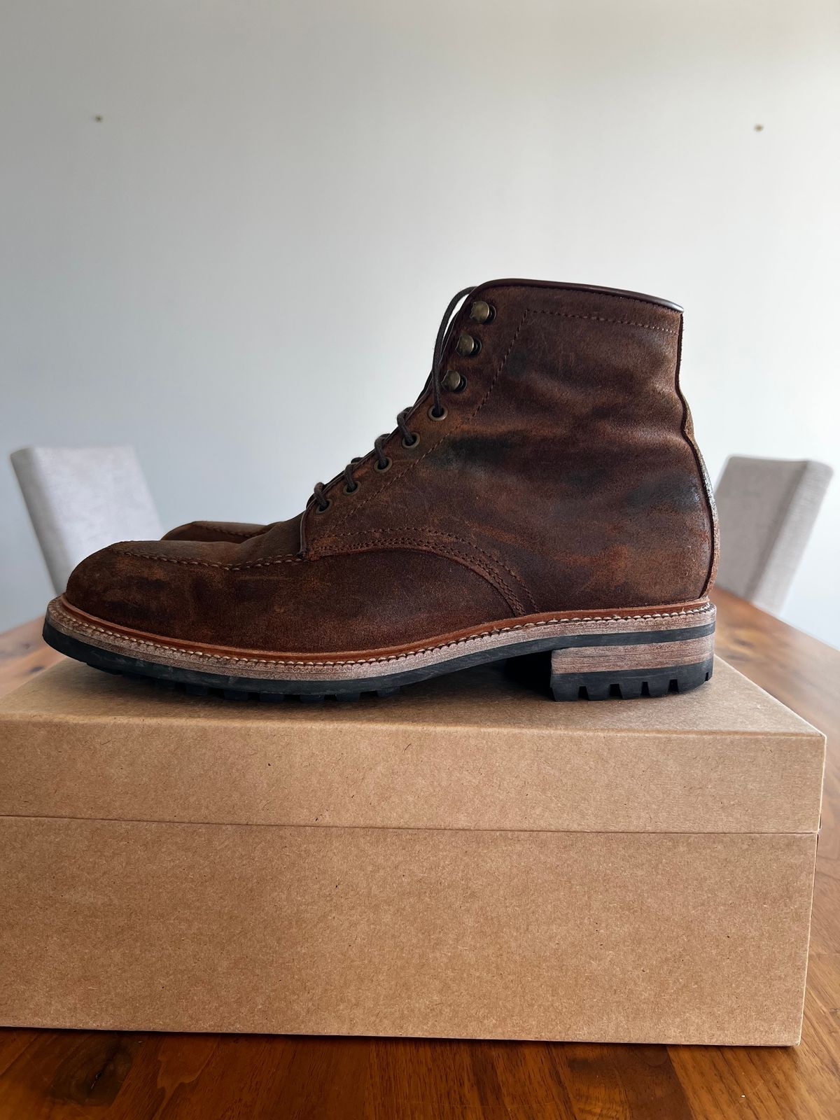 Photo by India_Actual on March 2, 2023 of the Parkhurst The Niagara in C.F. Stead Light Brown Waxy Commander Suede.