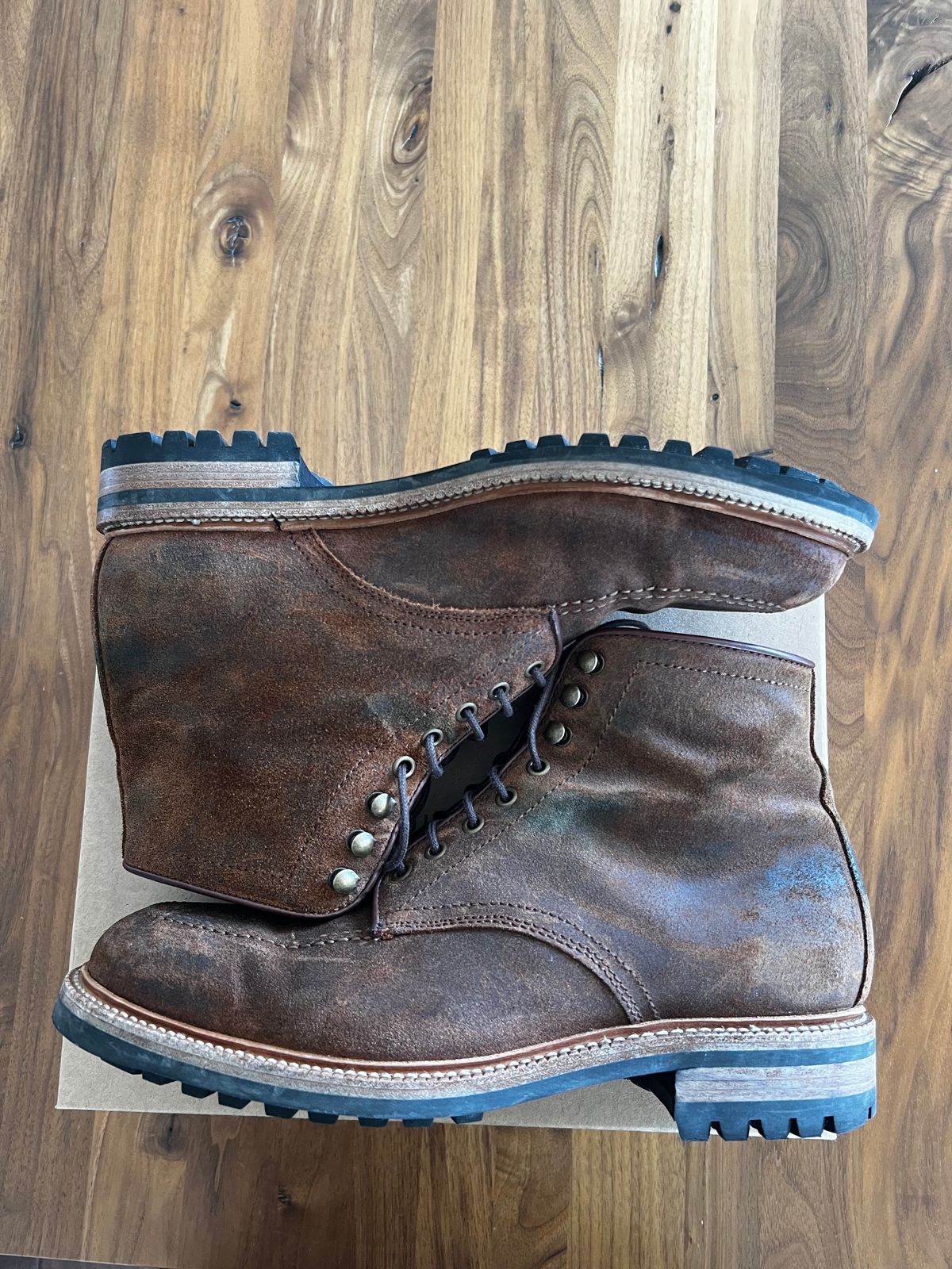Photo by India_Actual on March 2, 2023 of the Parkhurst The Niagara in C.F. Stead Light Brown Waxy Commander Suede.