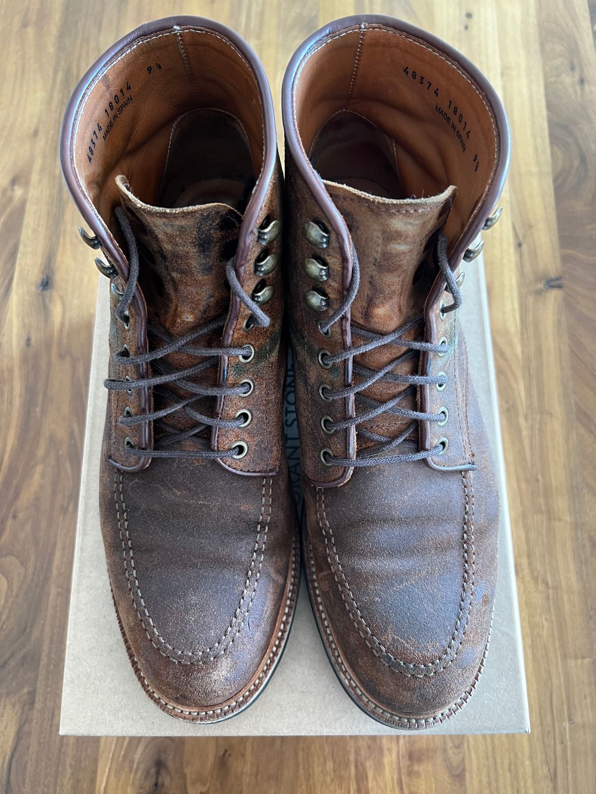 Photo by India_Actual on April 4, 2023 of the Parkhurst The Niagara in C.F. Stead Light Brown Waxy Commander Suede.