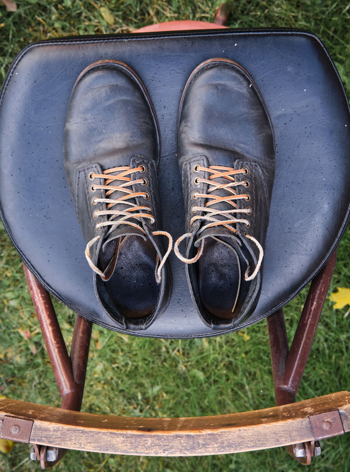 Photo by BobHendersonHB on November 5, 2022 of the Self-Made Service Boot in Horween Black Nantucket.