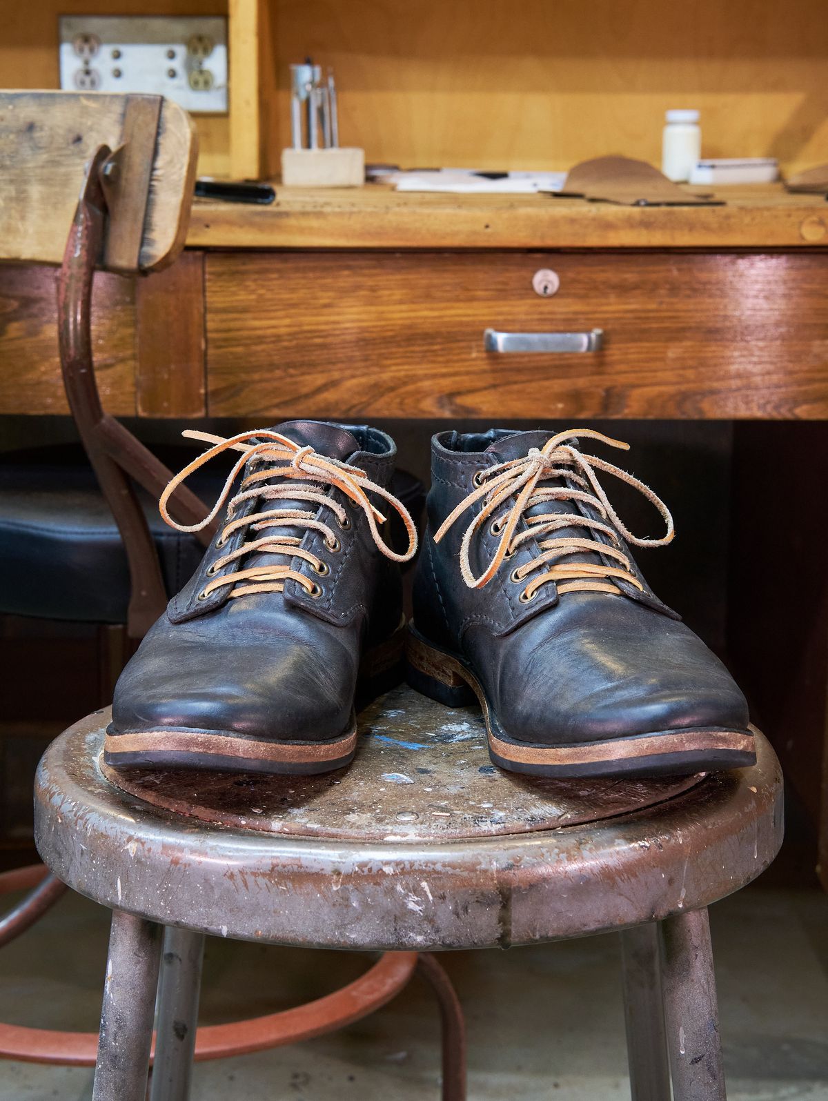 Photo by BobHendersonHB on December 5, 2022 of the Self-Made Service Boot in Horween Black Nantucket.