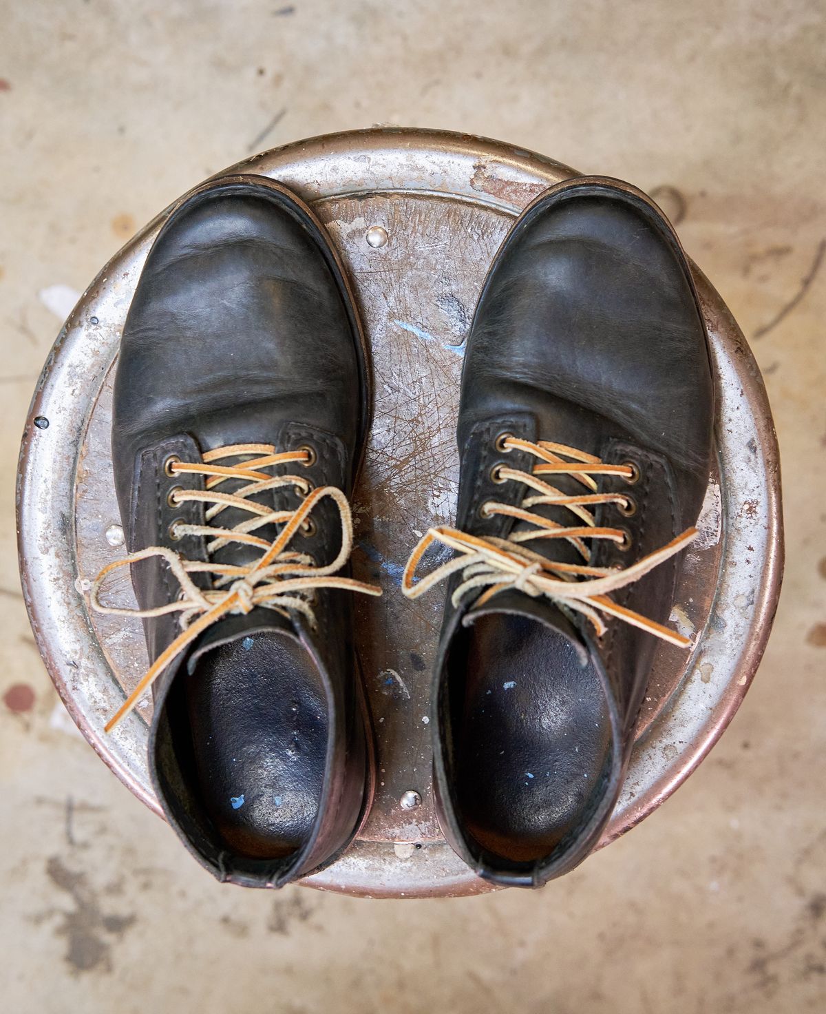 Photo by BobHendersonHB on December 5, 2022 of the Self-Made Service Boot in Horween Black Nantucket.