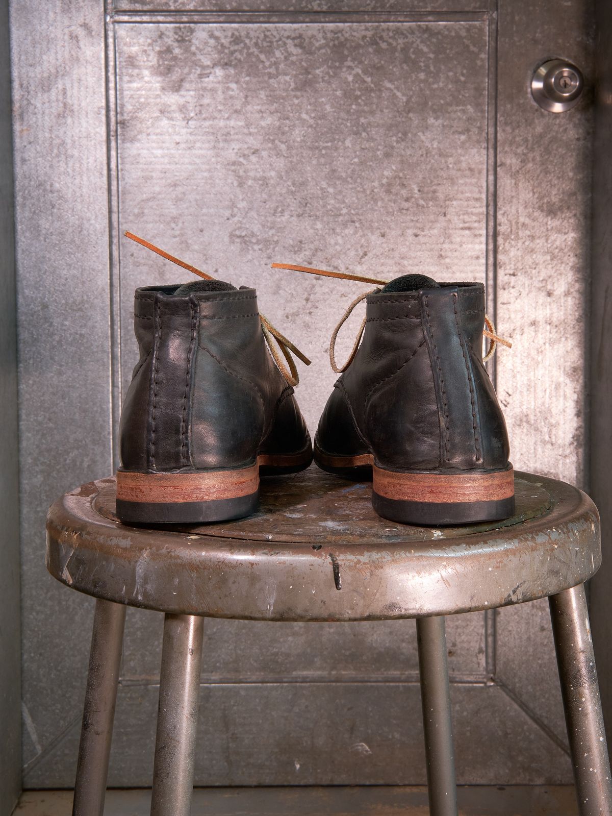 Photo by BobHendersonHB on January 6, 2023 of the Self-Made Service Boot in Horween Black Nantucket.