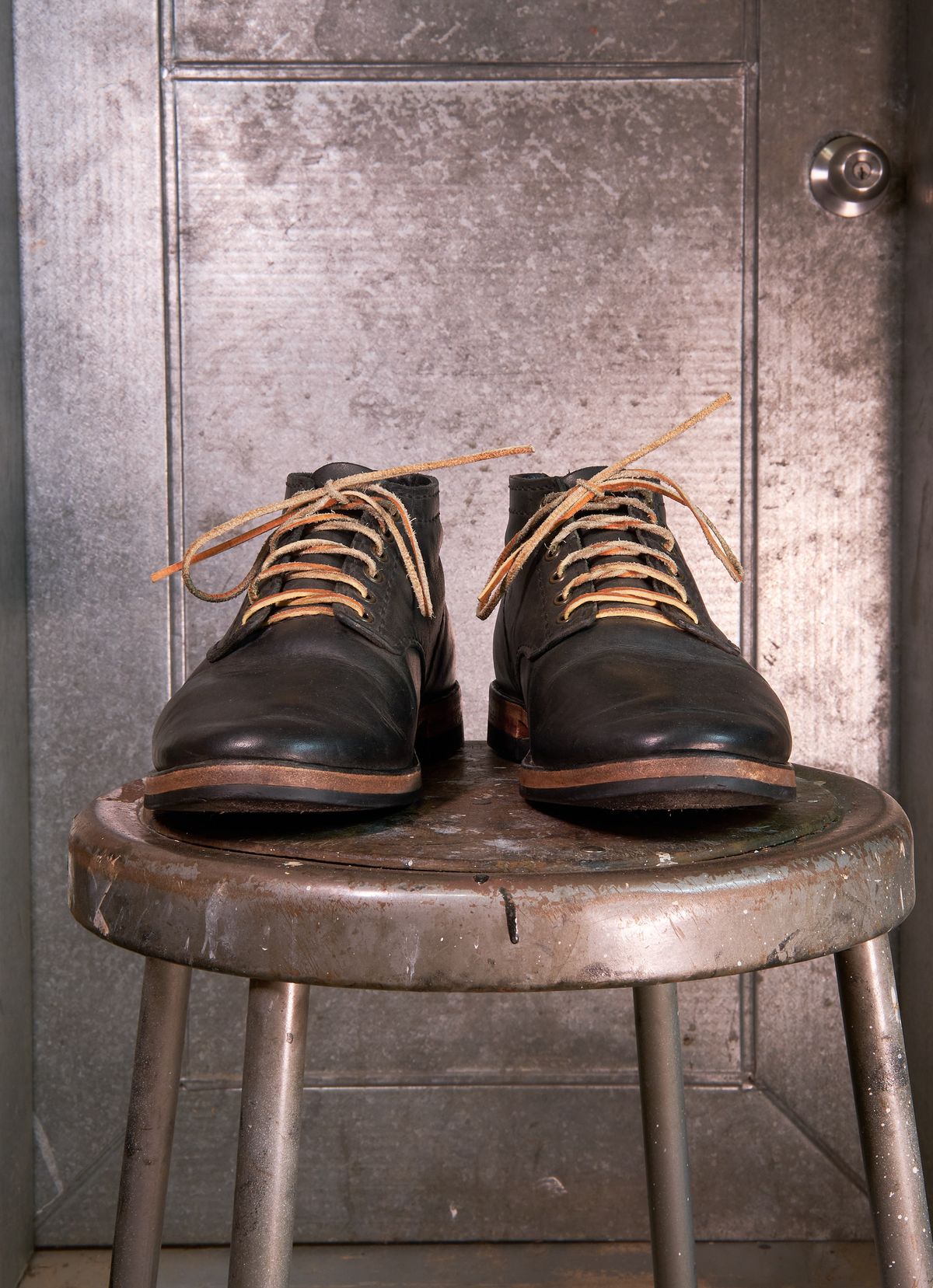 Photo by BobHendersonHB on January 6, 2023 of the Self-Made Service Boot in Horween Black Nantucket.