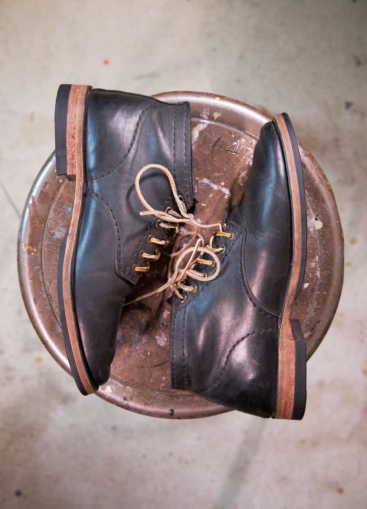 Photo by BobHendersonHB on January 6, 2023 of the Self-Made Service Boot in Horween Black Nantucket.