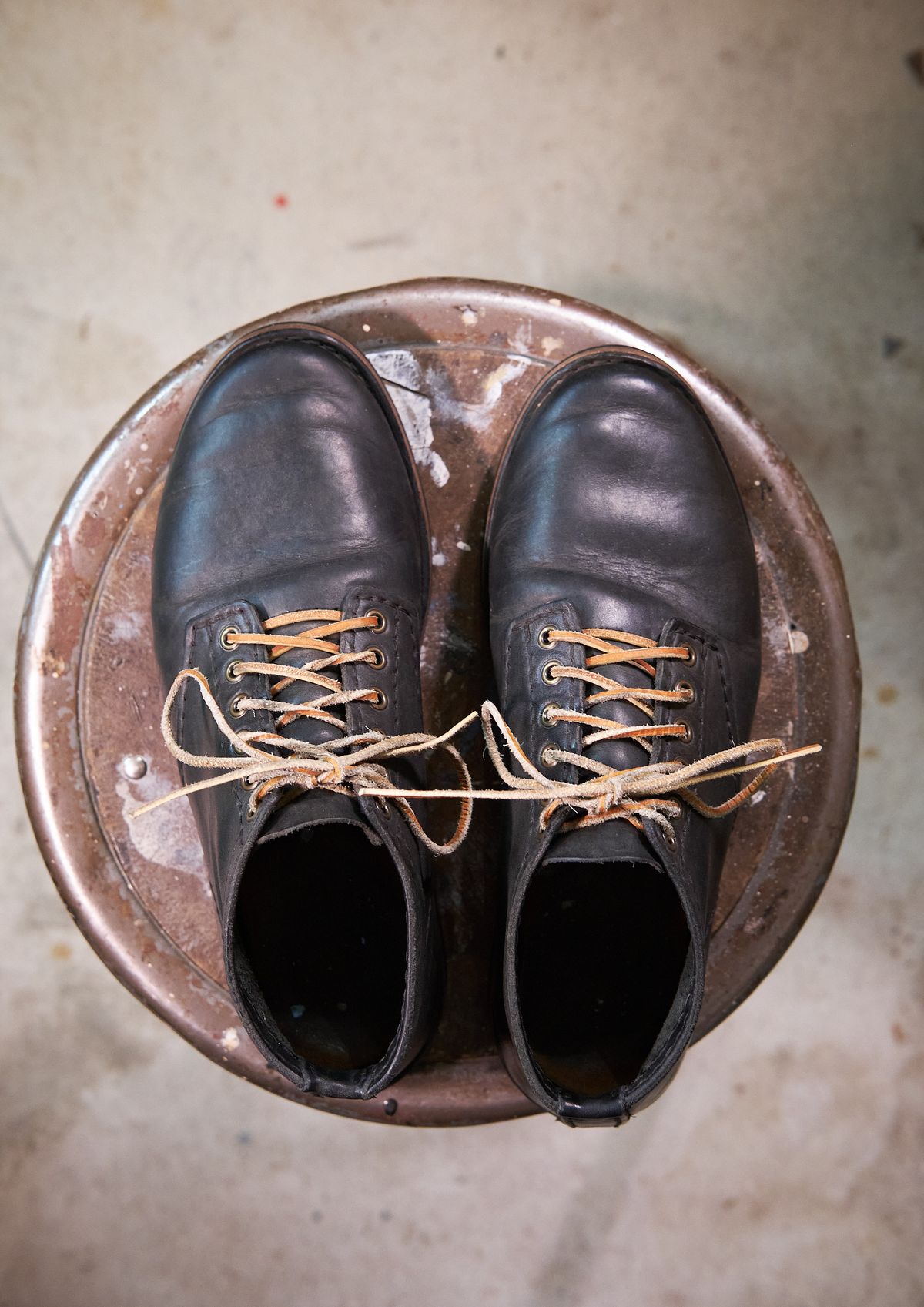 Photo by BobHendersonHB on January 6, 2023 of the Self-Made Service Boot in Horween Black Nantucket.