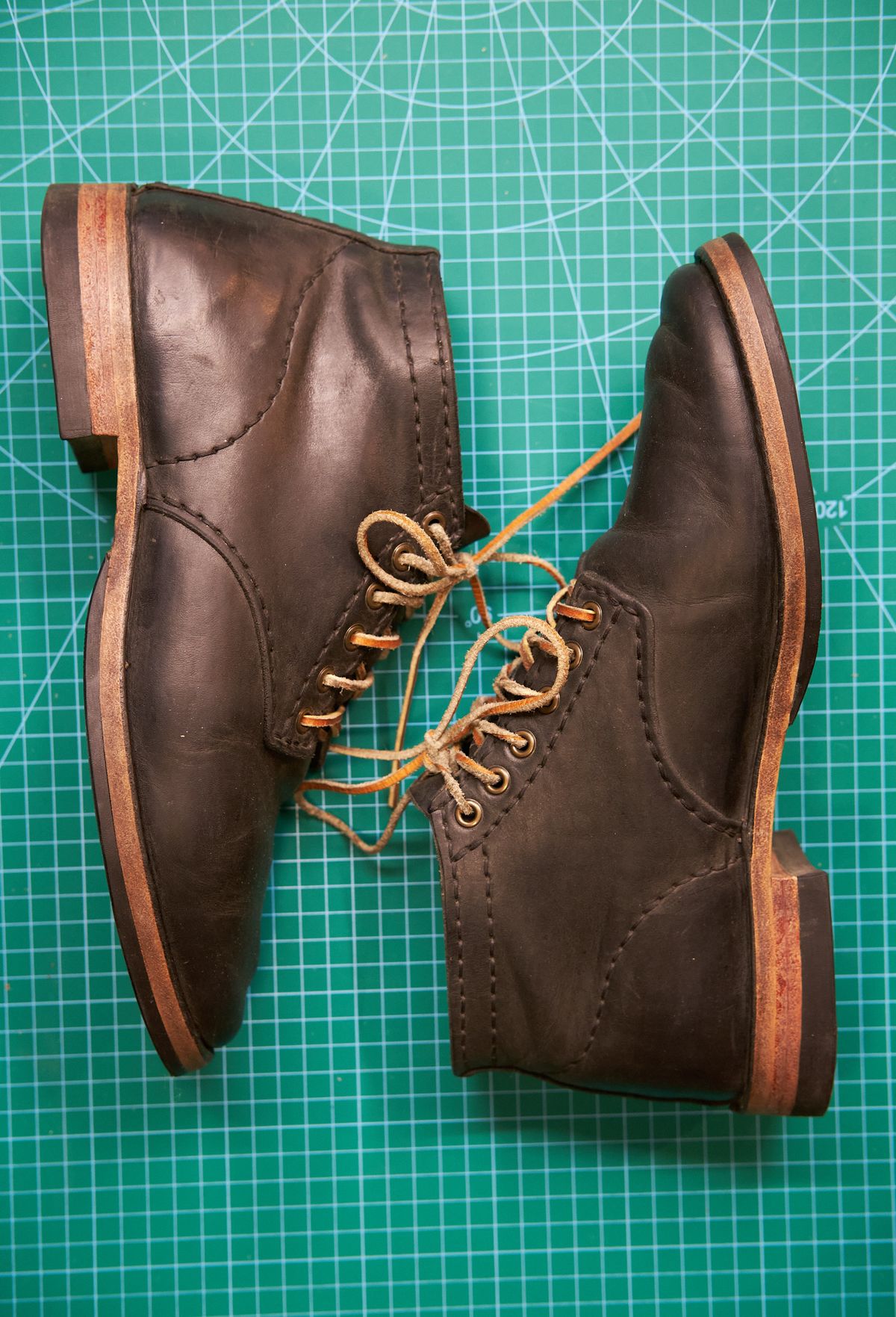 Photo by BobHendersonHB on February 5, 2023 of the Self-Made Service Boot in Horween Black Nantucket.