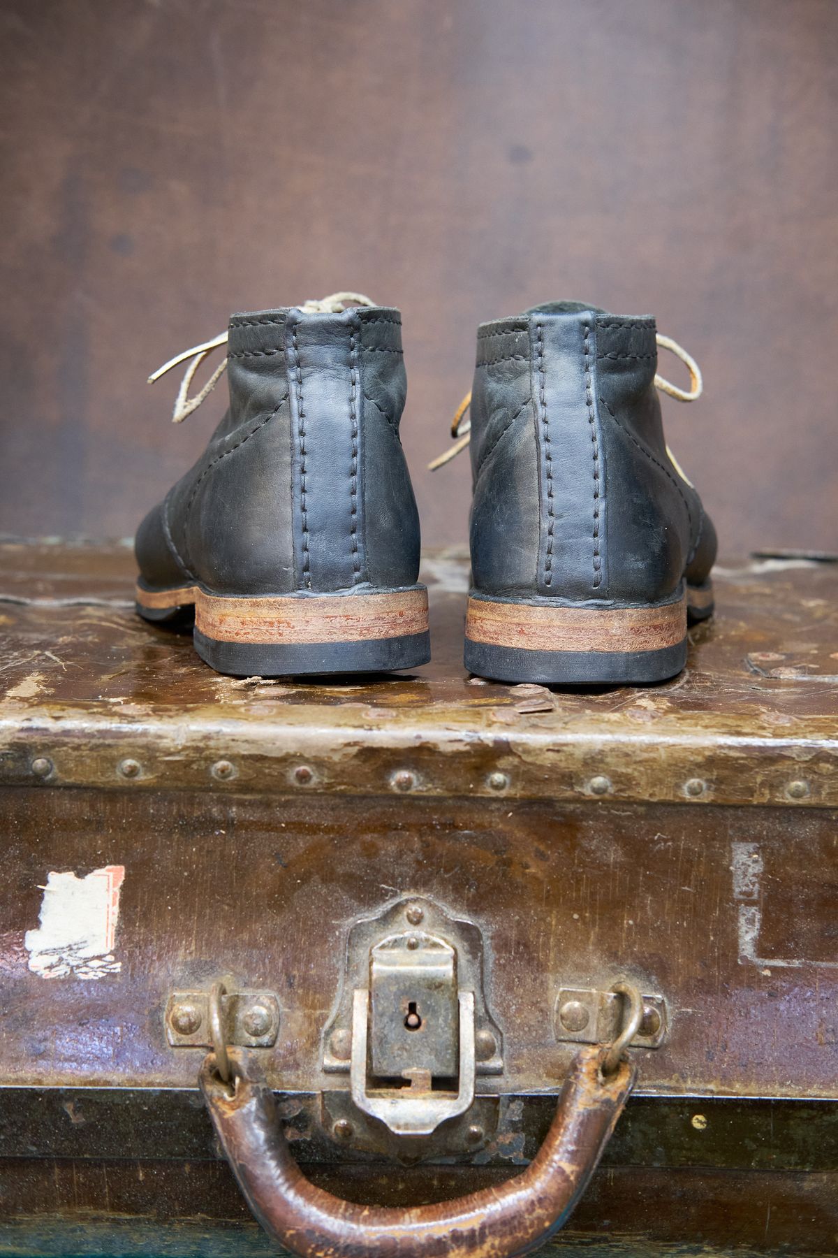 Photo by BobHendersonHB on March 6, 2023 of the Self-Made Service Boot in Horween Black Nantucket.