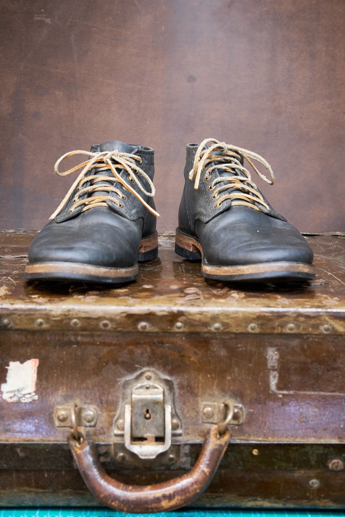 Photo by BobHendersonHB on March 6, 2023 of the Self-Made Service Boot in Horween Black Nantucket.