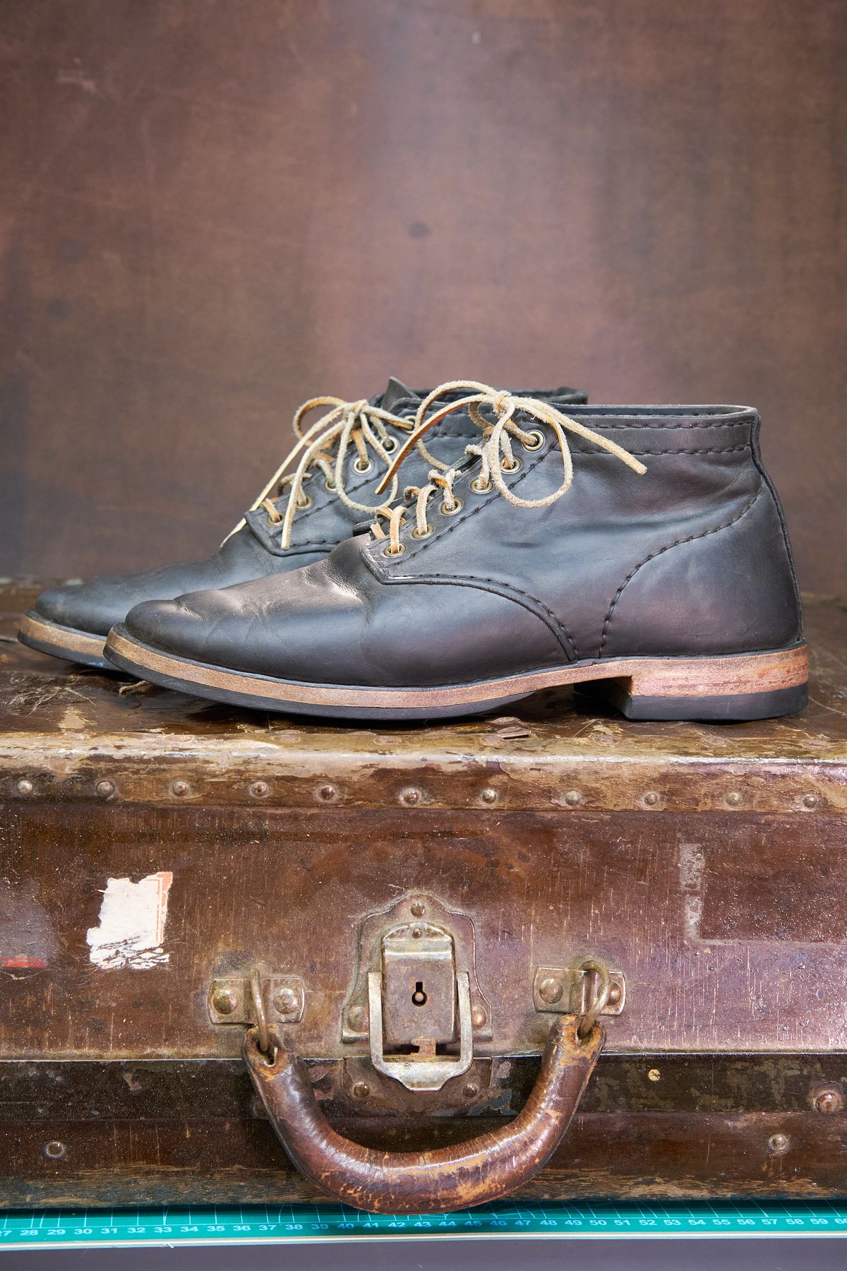 Photo by BobHendersonHB on March 6, 2023 of the Self-Made Service Boot in Horween Black Nantucket.