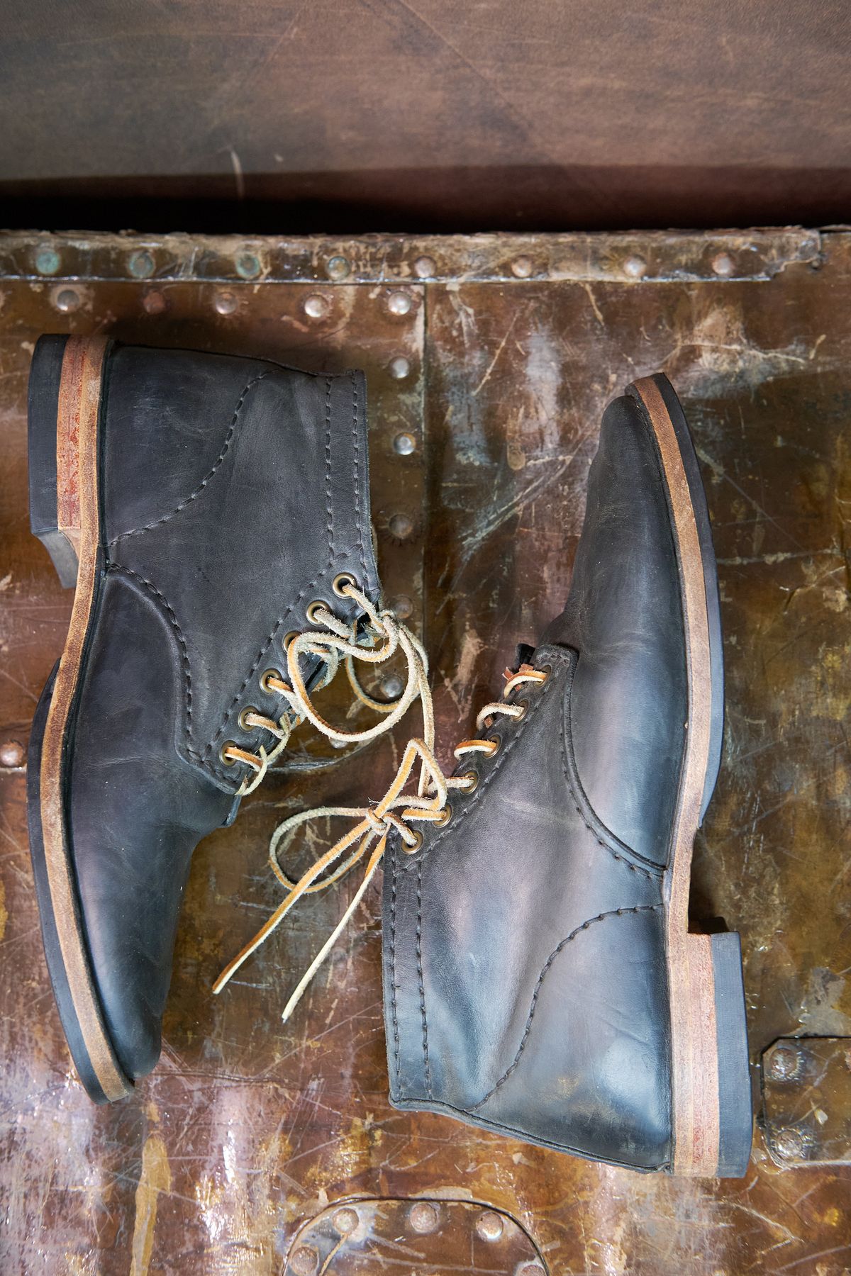 Photo by BobHendersonHB on March 6, 2023 of the Self-Made Service Boot in Horween Black Nantucket.