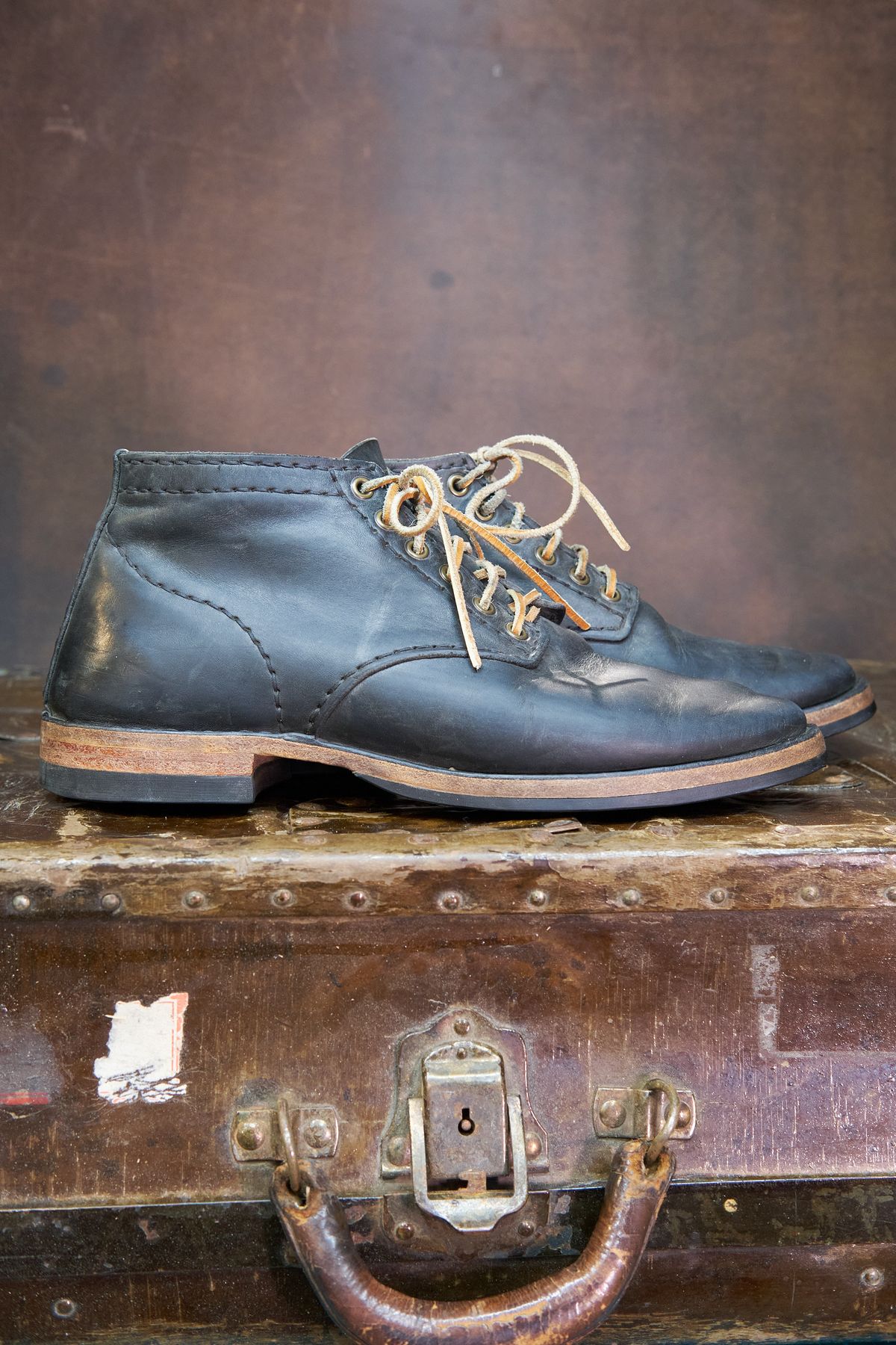 Photo by BobHendersonHB on March 6, 2023 of the Self-Made Service Boot in Horween Black Nantucket.