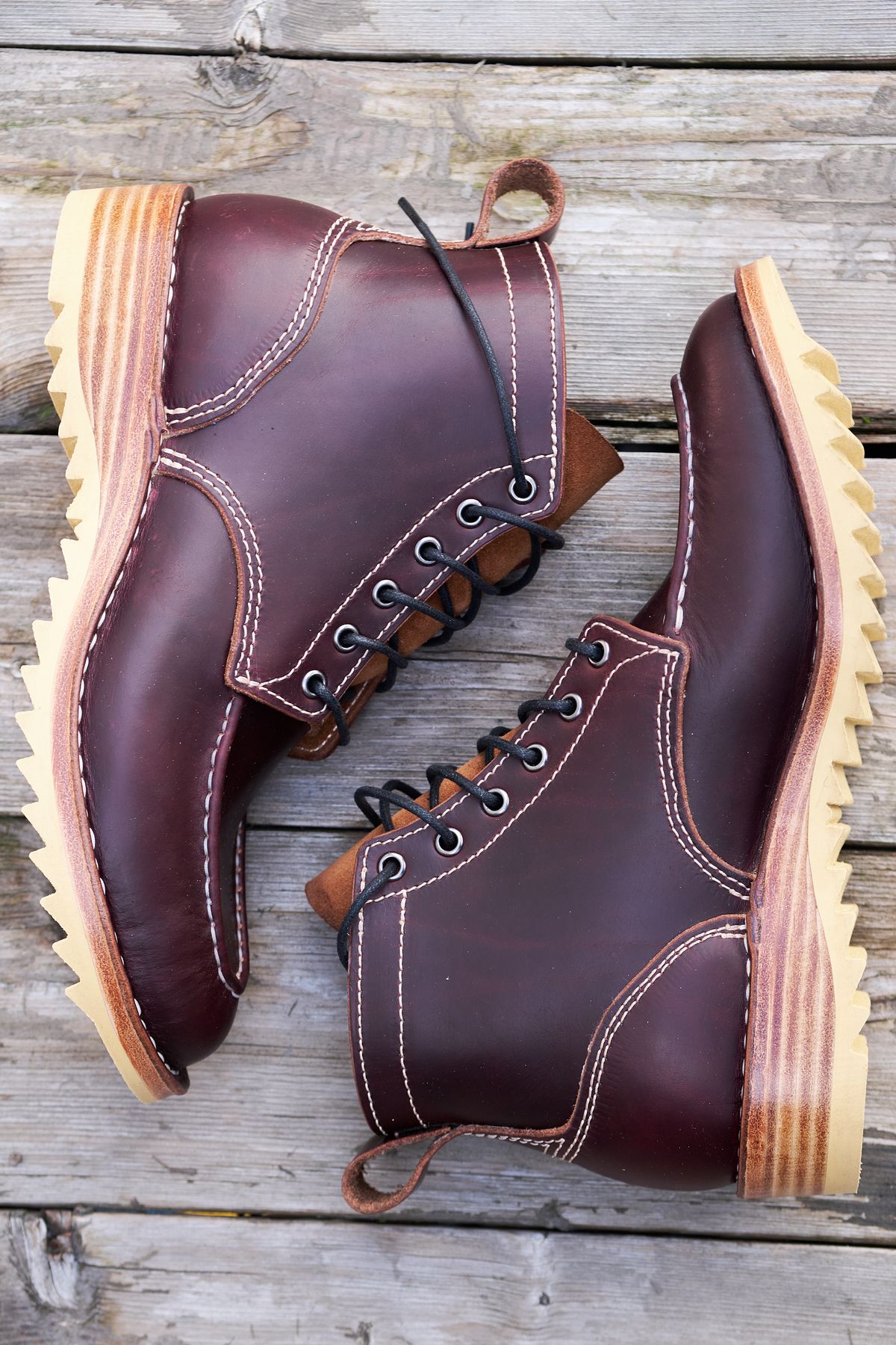 Photo by BobHendersonHB on November 6, 2023 of the BHHB Pull-Top Moc in Seidel Oxblood Double Shot.