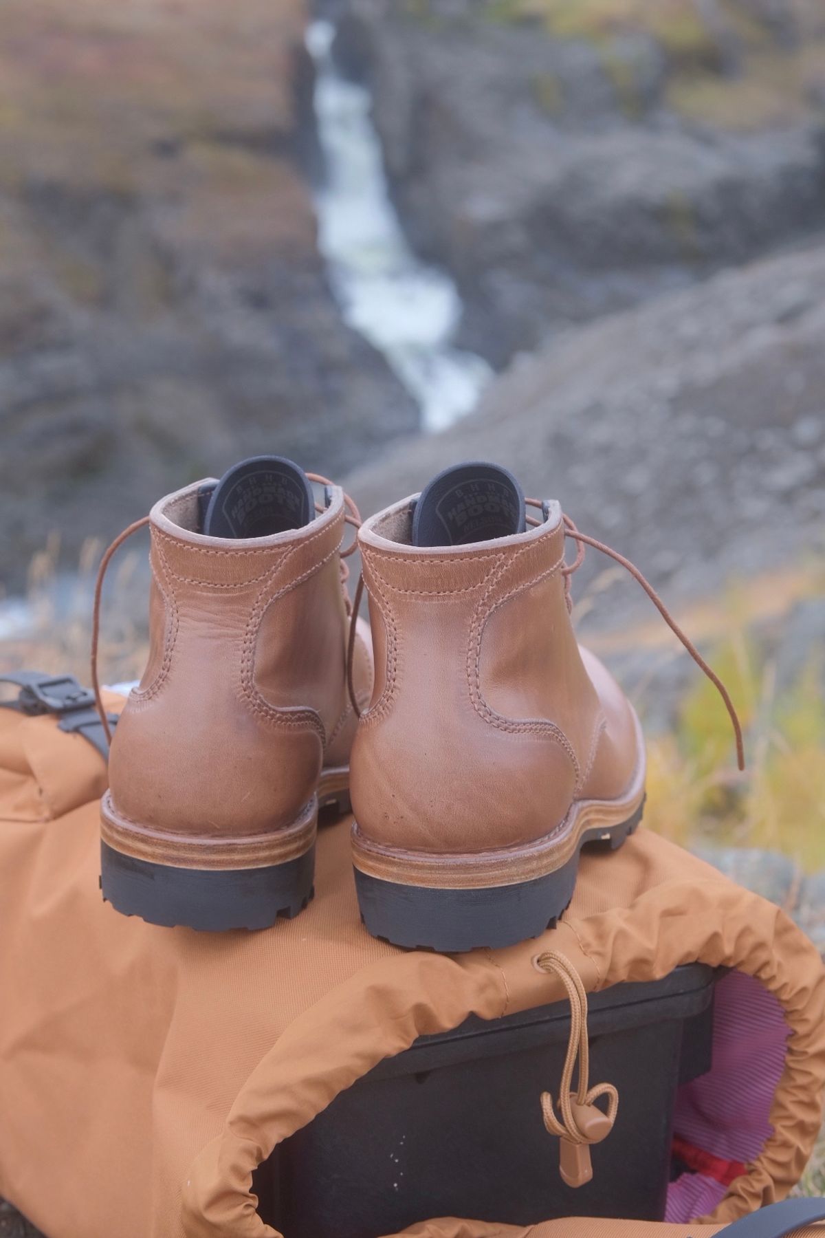 Photo by BobHendersonHB on October 1, 2023 of the BHHB Baller Collar Standard in Horween Natural Chromexcel.