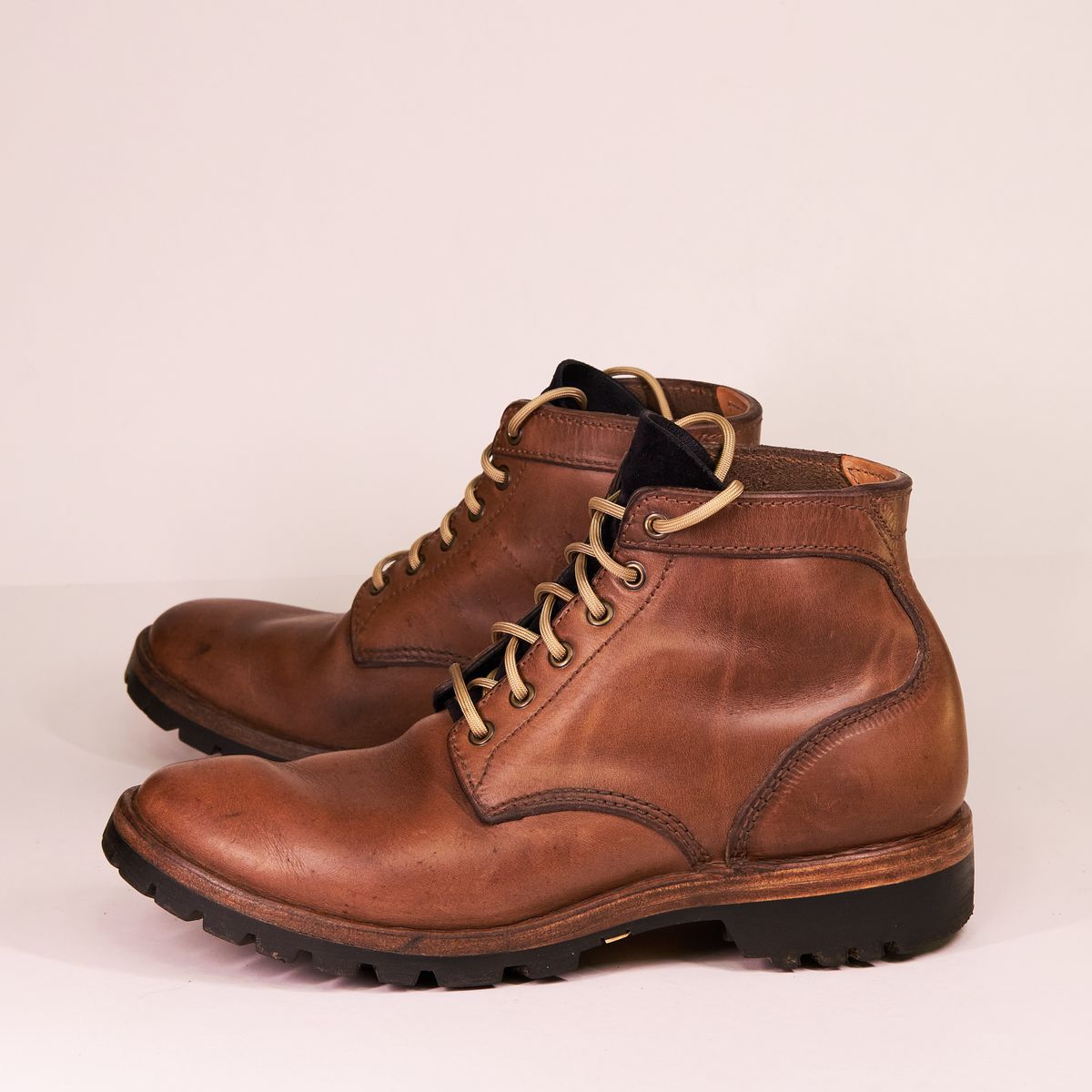 Photo by BobHendersonHB on January 2, 2024 of the BHHB Baller Collar Standard in Horween Natural Chromexcel.