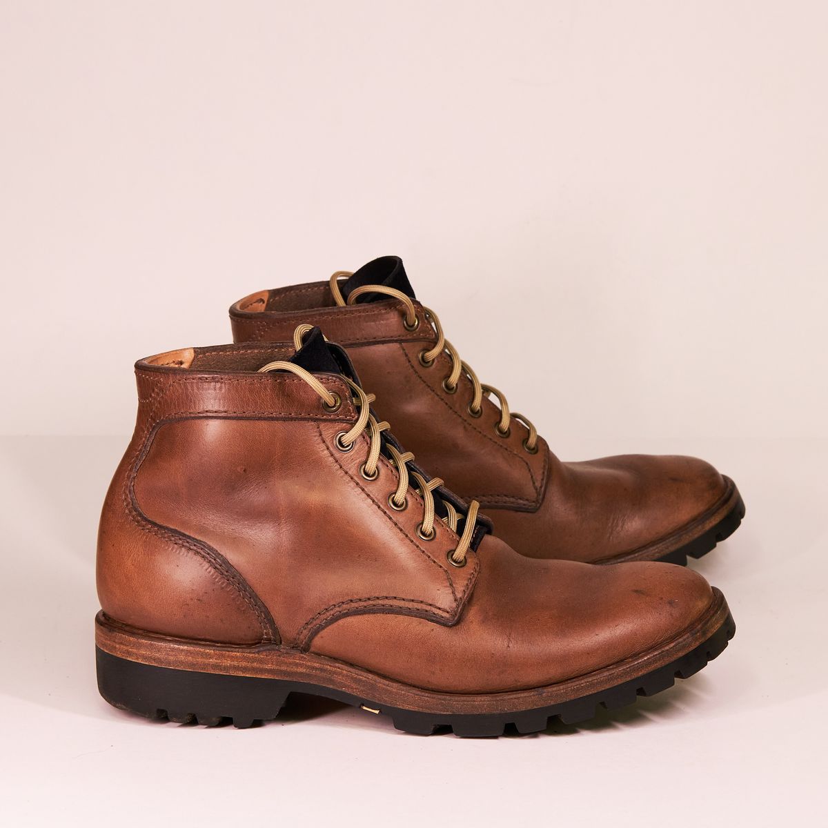 Photo by BobHendersonHB on January 2, 2024 of the BHHB Baller Collar Standard in Horween Natural Chromexcel.