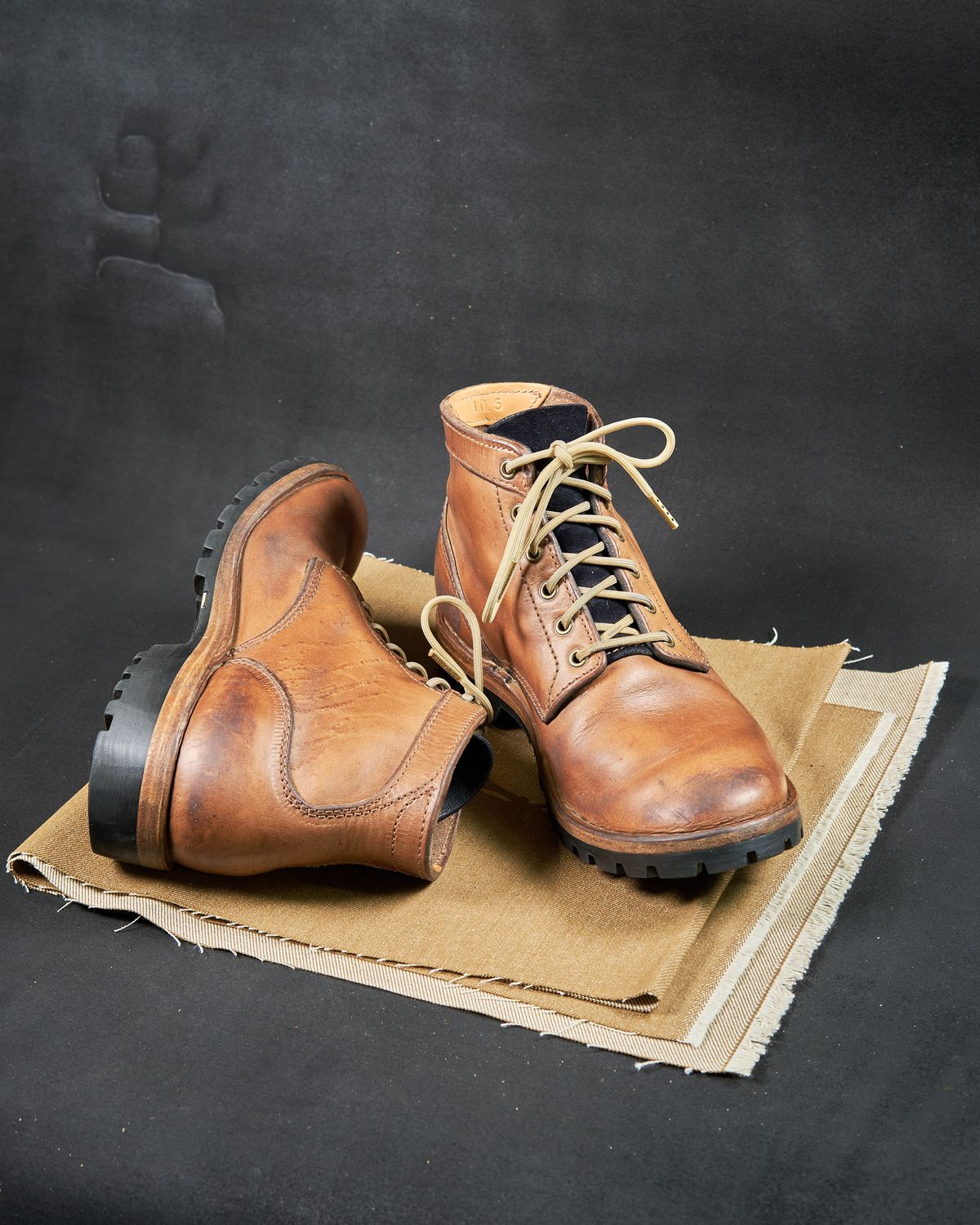 Photo by BobHendersonHB on March 3, 2024 of the BHHB Baller Collar Standard in Horween Natural Chromexcel.