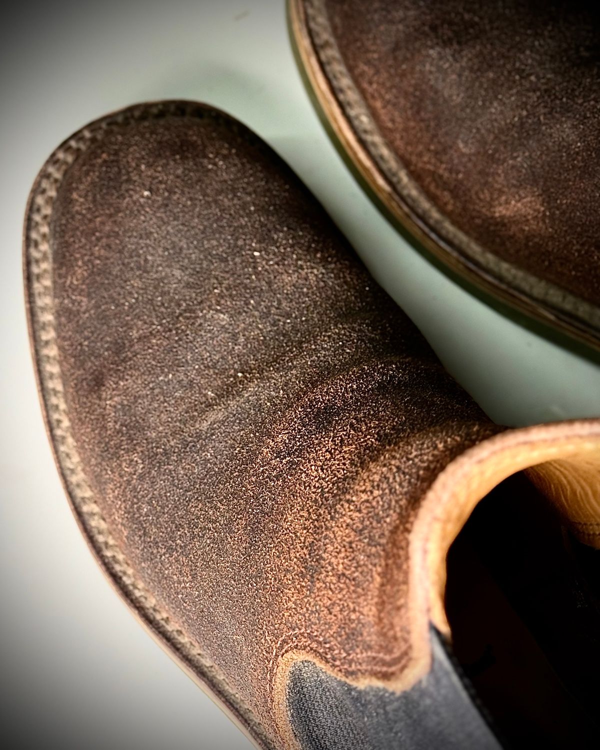 Photo by BobHendersonHB on October 10, 2025 of the BHHB Herridge Lane in Horween Washed Wax Flesh Brown.