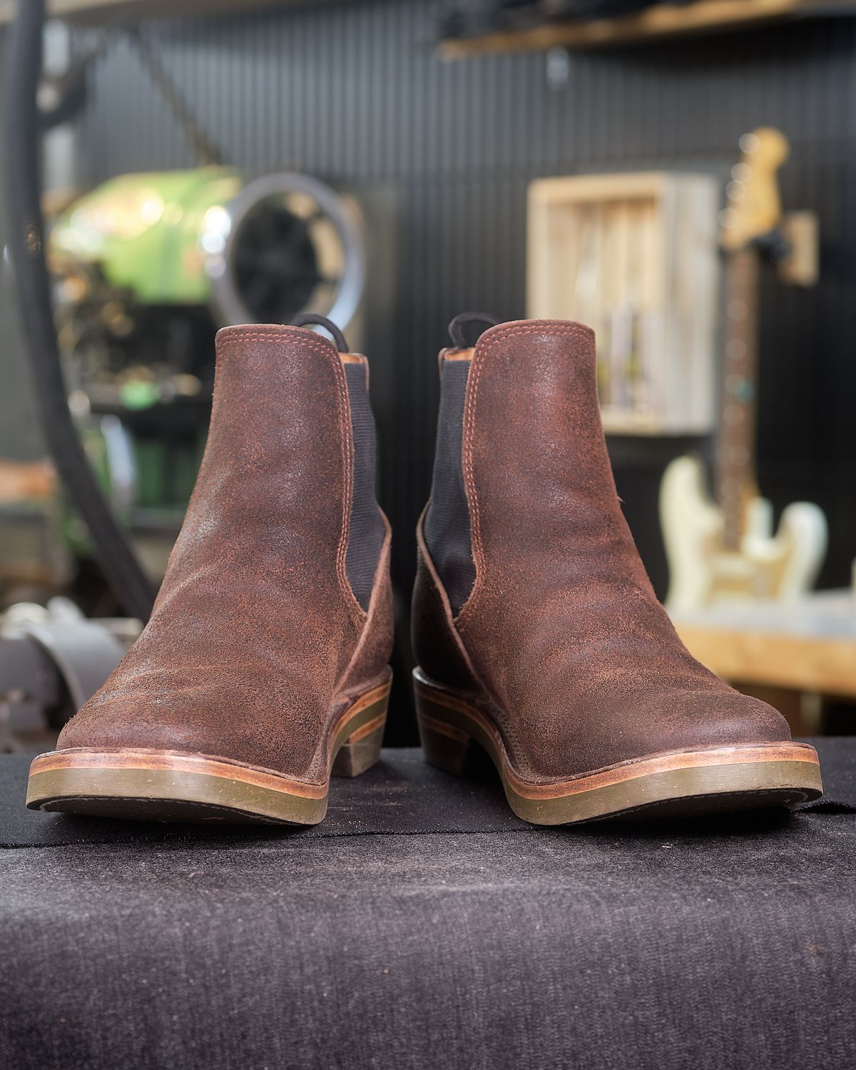 Photo by BobHendersonHB on November 2, 2025 of the BHHB Herridge Lane in Horween Washed Wax Flesh Brown.