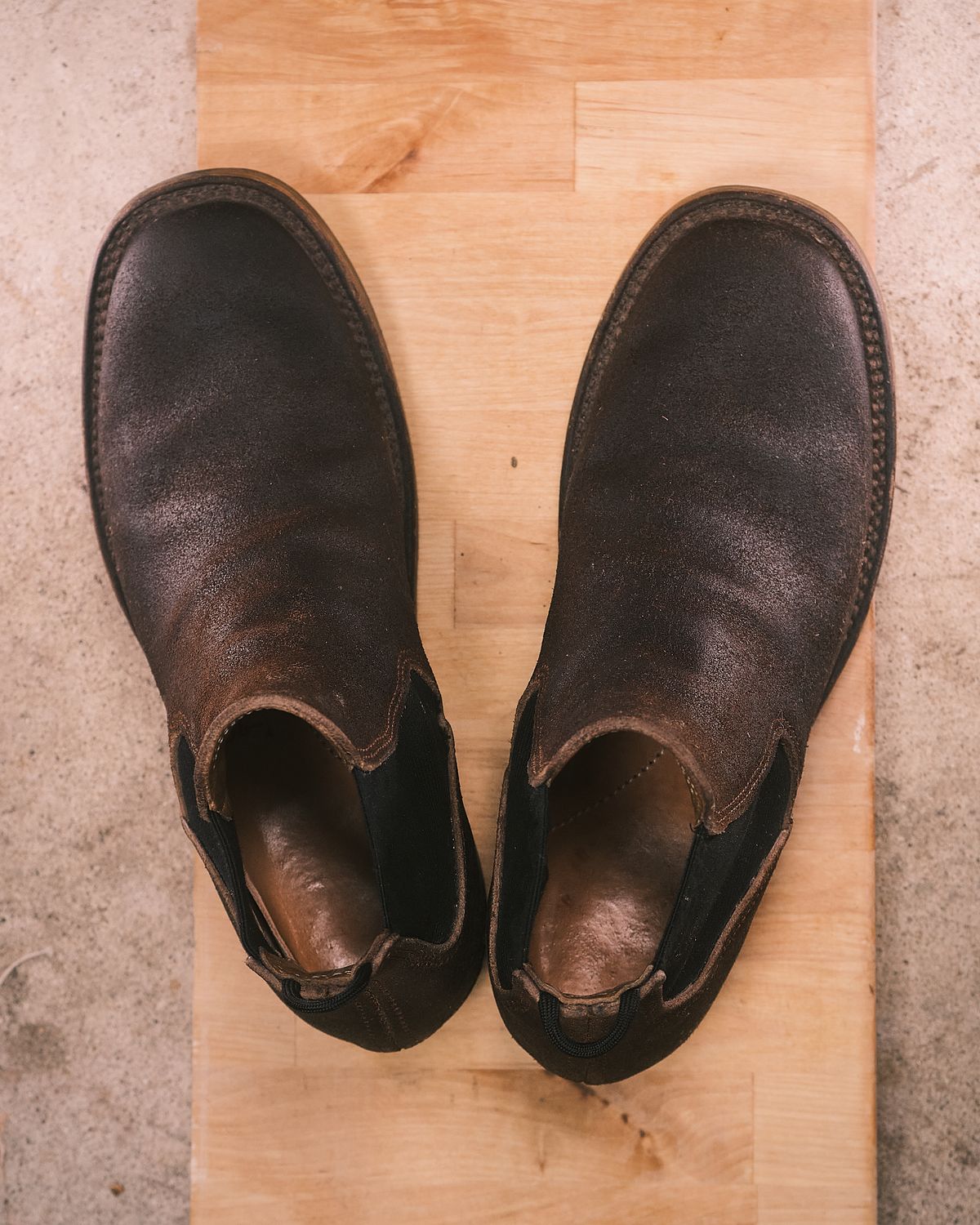 Photo by BobHendersonHB on April 6, 2026 of the BHHB Herridge Lane in Horween Washed Wax Flesh Brown.