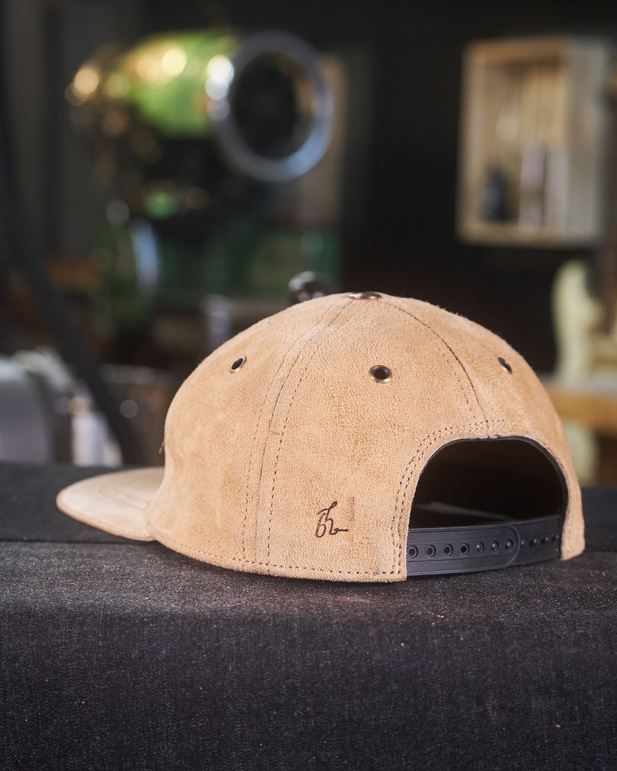 Photo by BobHendersonHB on November 3, 2025 of the BHHB Hat in Horween Sun Tan Horsefront.