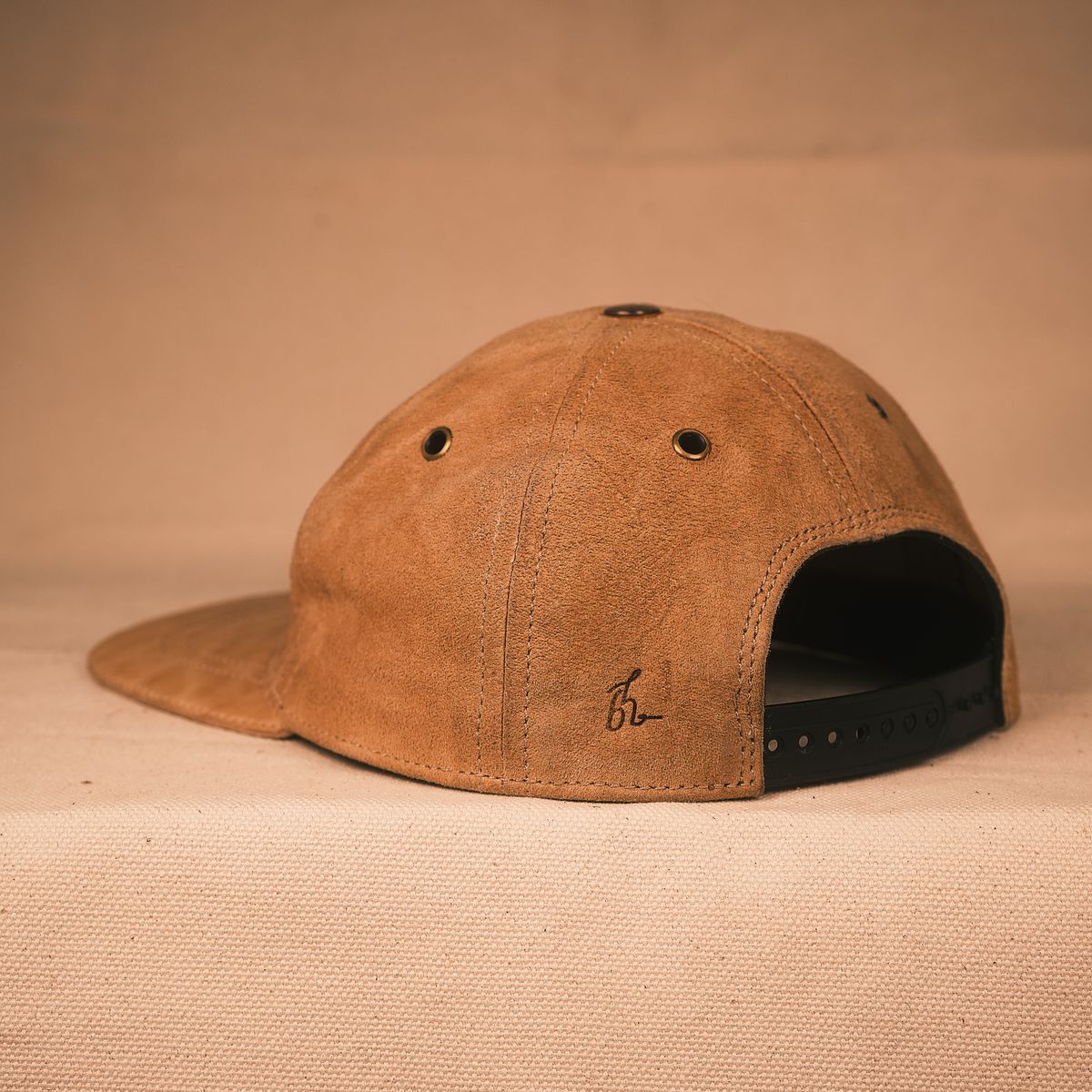 Photo by BobHendersonHB on January 5, 2026 of the BHHB Hat in Horween Sun Tan Horsefront.