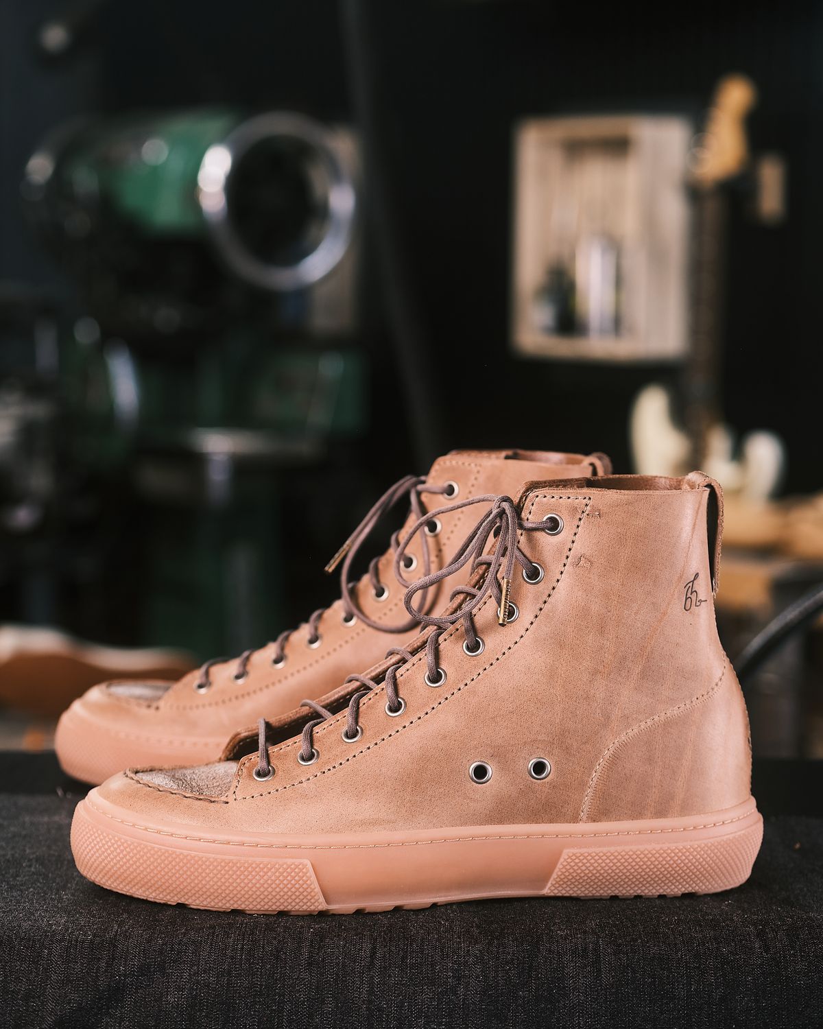 Photo by BobHendersonHB on October 2, 2025 of the BHHB Railtown Sneaker Boot in Horween Natural Wax Flesh Backside.