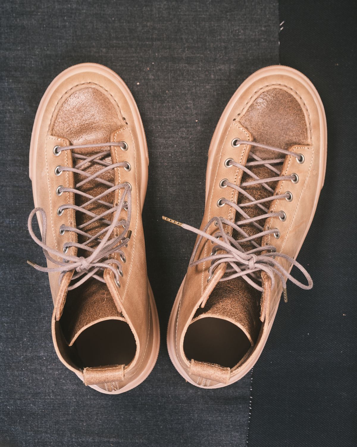 Photo by BobHendersonHB on October 2, 2025 of the BHHB Railtown Sneaker Boot in Horween Natural Wax Flesh Backside.