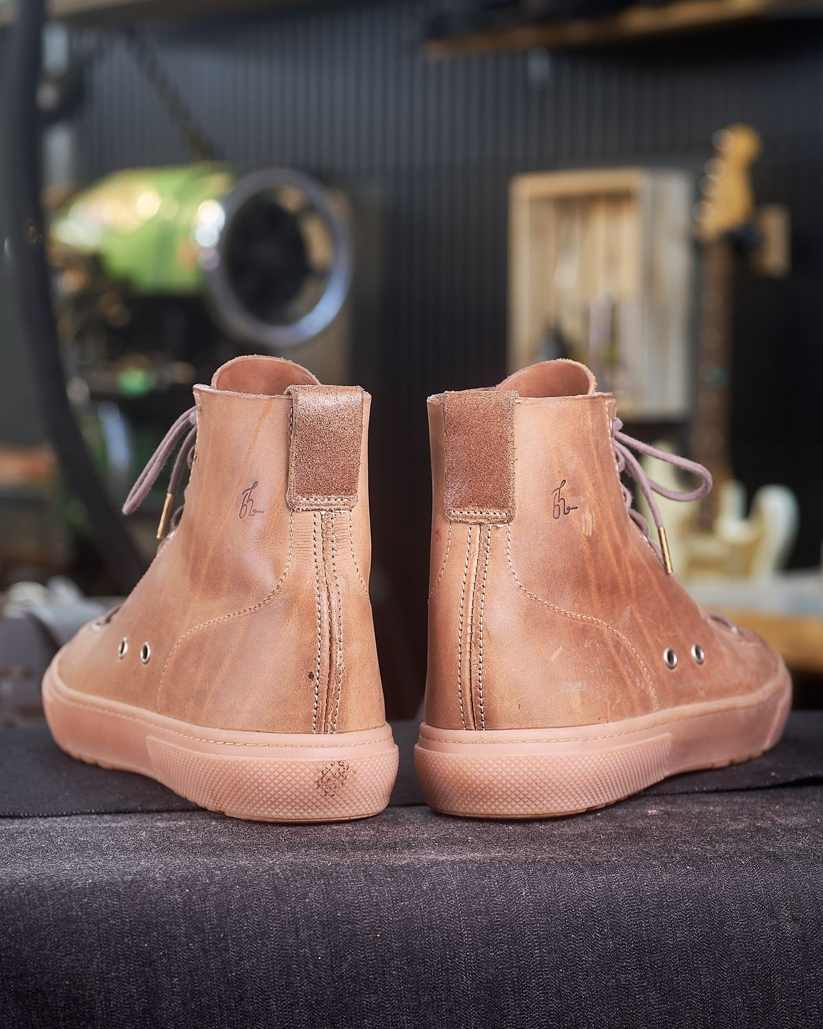 Photo by BobHendersonHB on November 2, 2025 of the BHHB Railtown Sneaker Boot in Horween Natural Wax Flesh Backside.