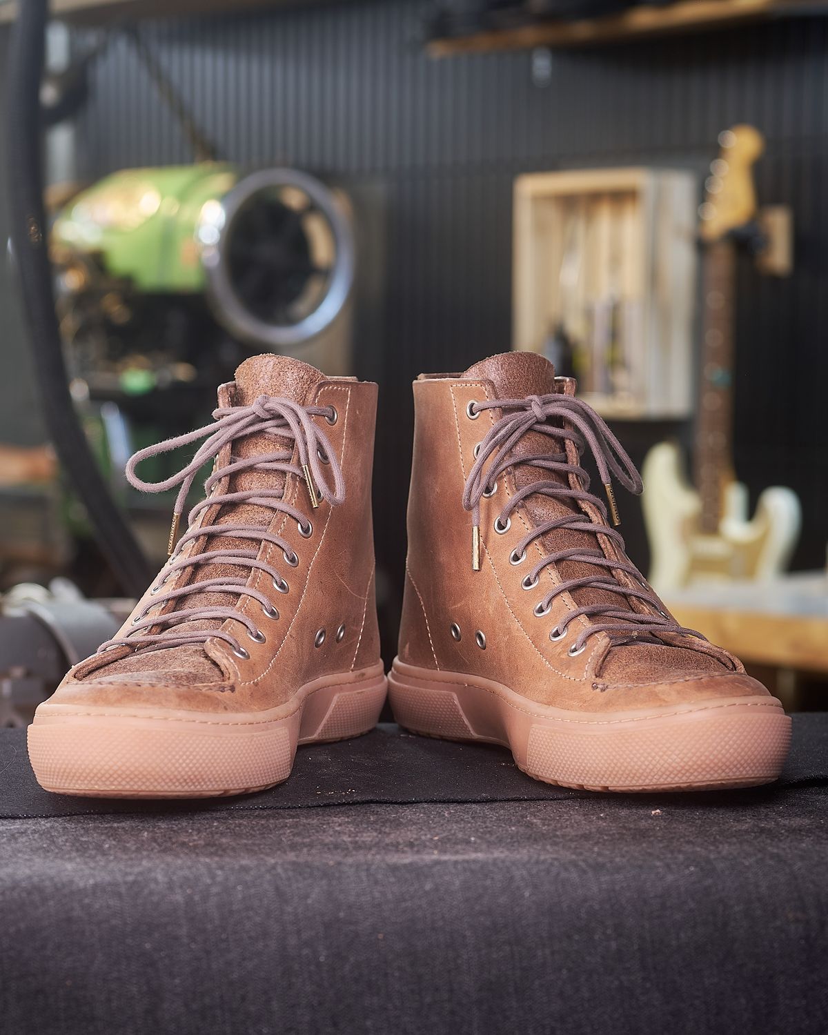 Photo by BobHendersonHB on November 2, 2025 of the BHHB Railtown Sneaker Boot in Horween Natural Wax Flesh Backside.