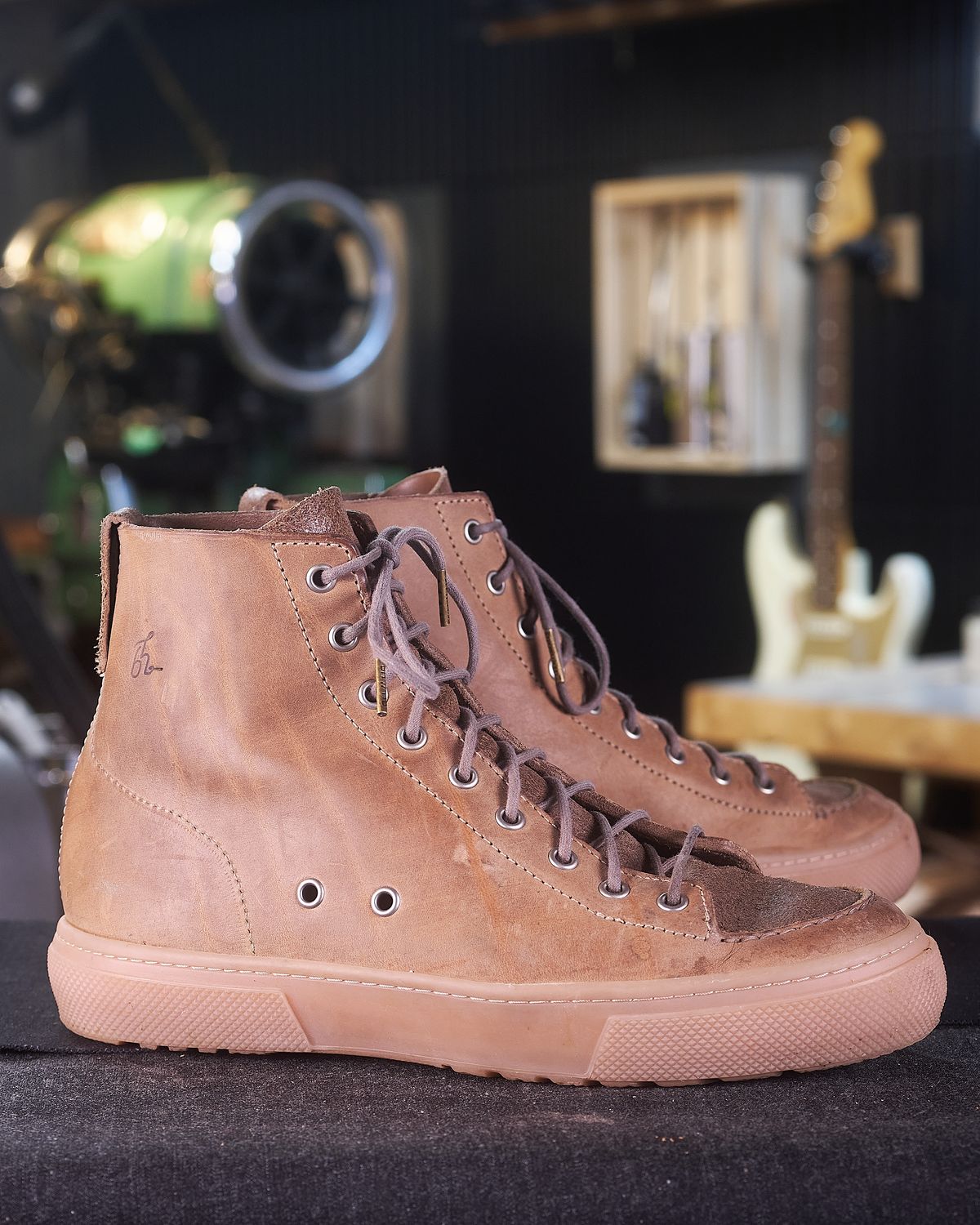 Photo by BobHendersonHB on November 3, 2025 of the BHHB Railtown Sneaker Boot in Horween Natural Wax Flesh Backside.