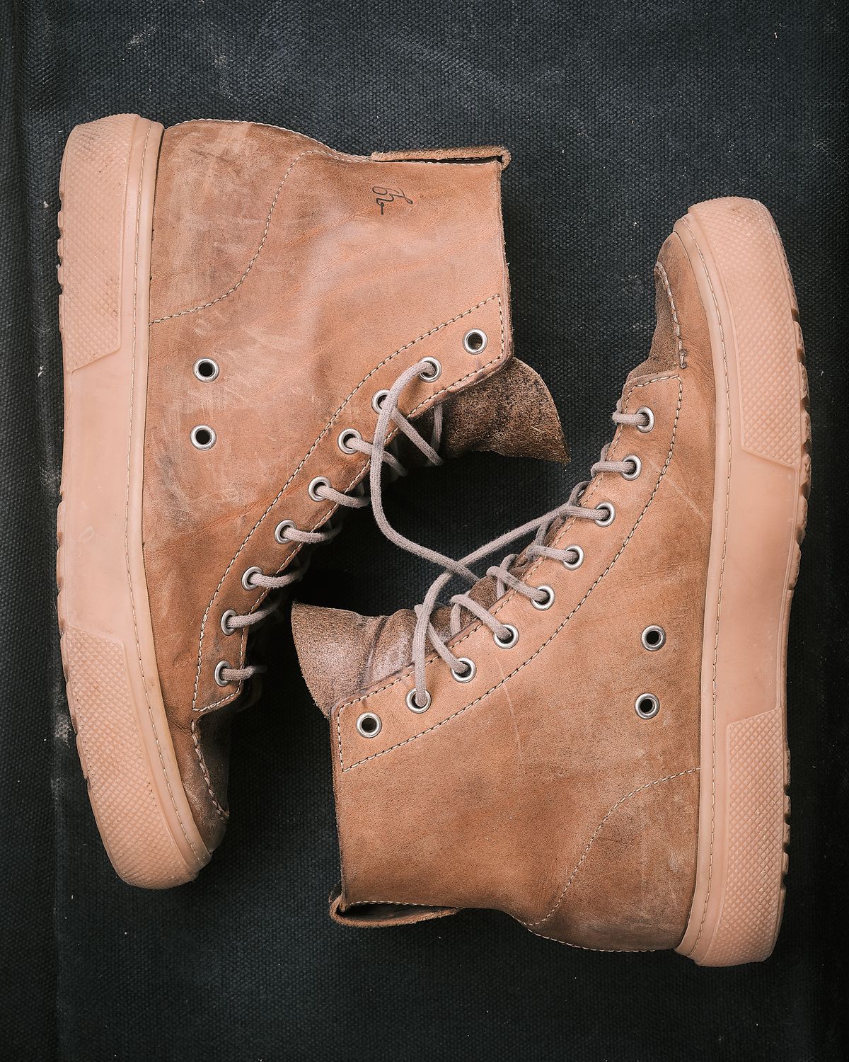 Photo by BobHendersonHB on December 5, 2025 of the BHHB Railtown Sneaker Boot in Horween Natural Wax Flesh Backside.