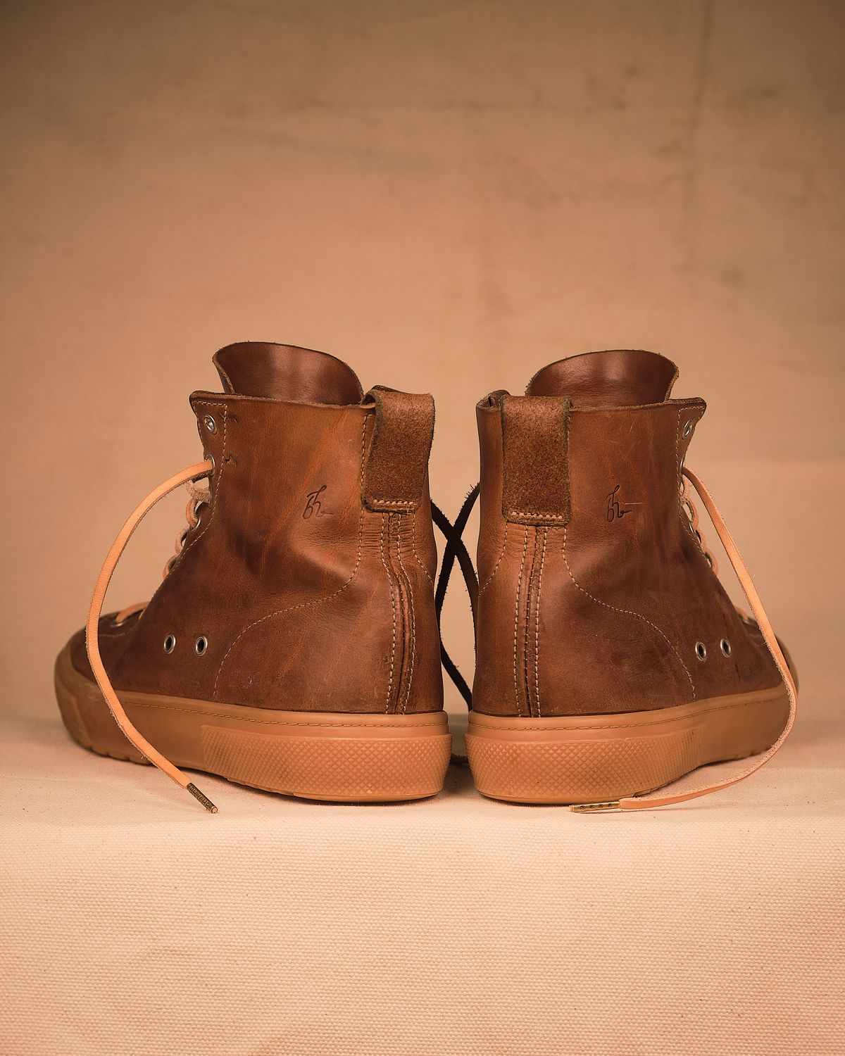 Photo by BobHendersonHB on January 5, 2026 of the BHHB Railtown Sneaker Boot in Horween Natural Wax Flesh Backside.