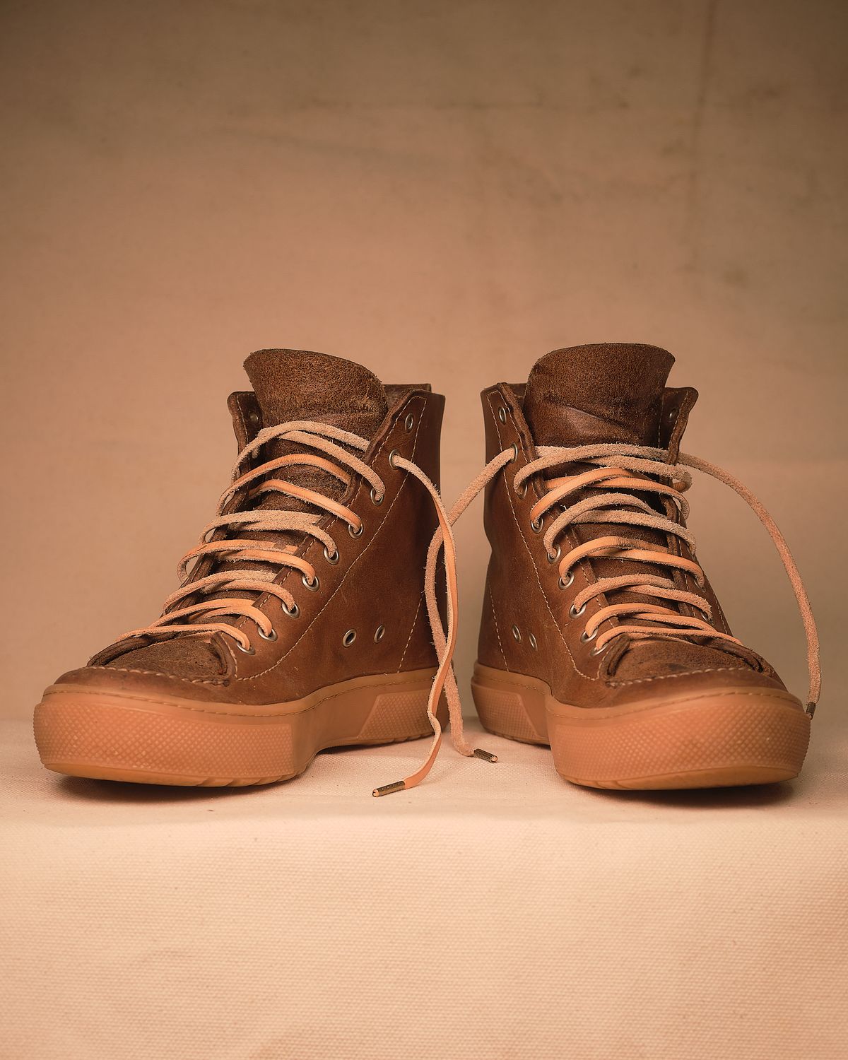 Photo by BobHendersonHB on January 5, 2026 of the BHHB Railtown Sneaker Boot in Horween Natural Wax Flesh Backside.