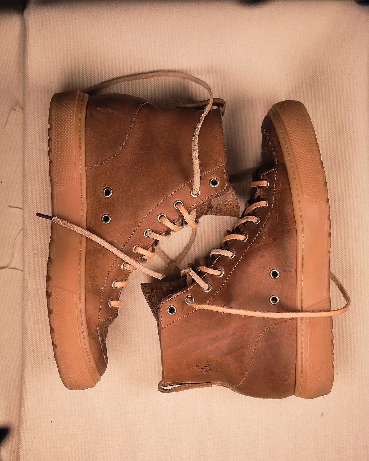 Photo by BobHendersonHB on January 5, 2026 of the BHHB Railtown Sneaker Boot in Horween Natural Wax Flesh Backside.