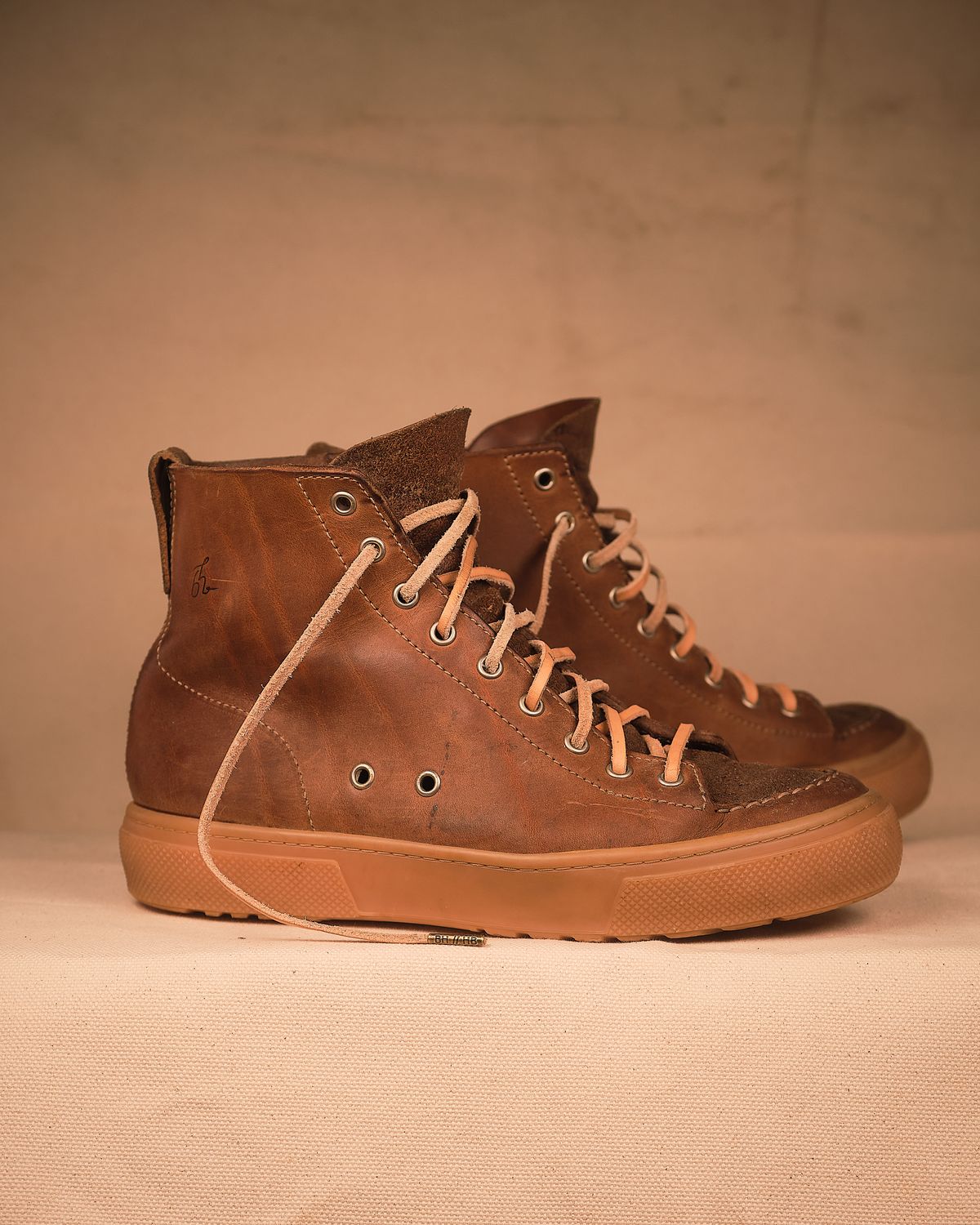 Photo by BobHendersonHB on January 5, 2026 of the BHHB Railtown Sneaker Boot in Horween Natural Wax Flesh Backside.