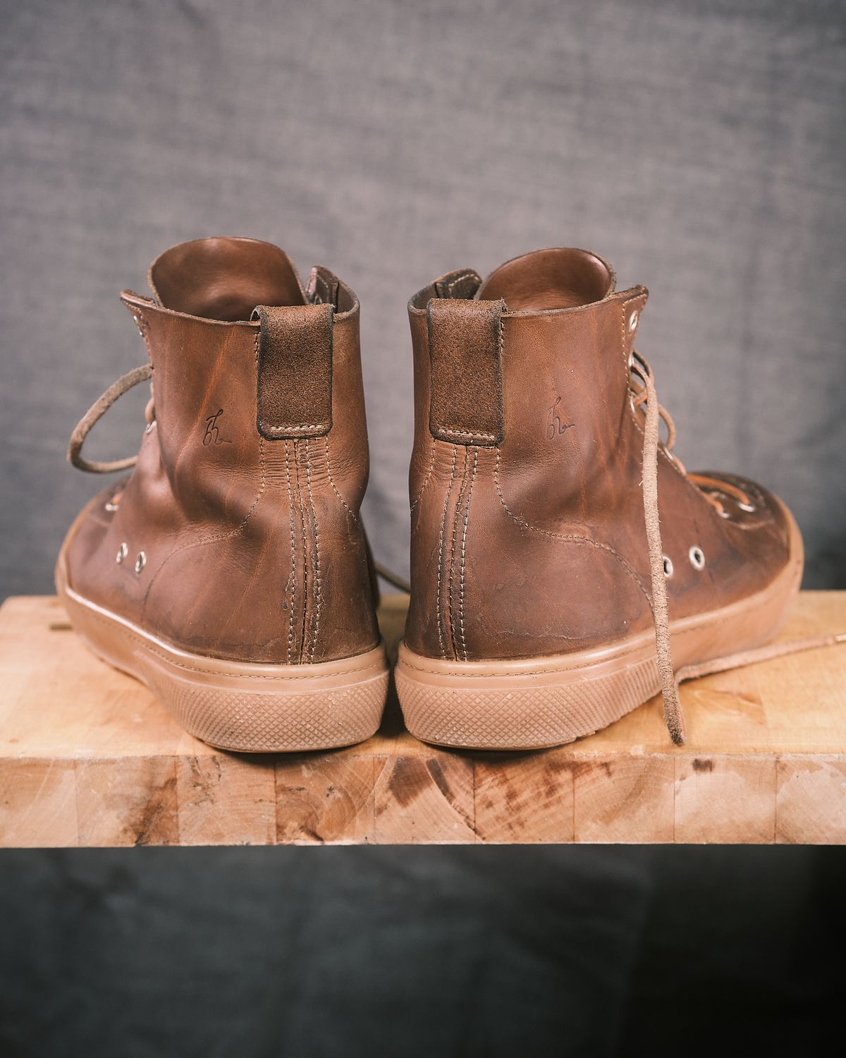 Photo by BobHendersonHB on April 6, 2026 of the BHHB Railtown Sneaker Boot in Horween Natural Wax Flesh Backside.