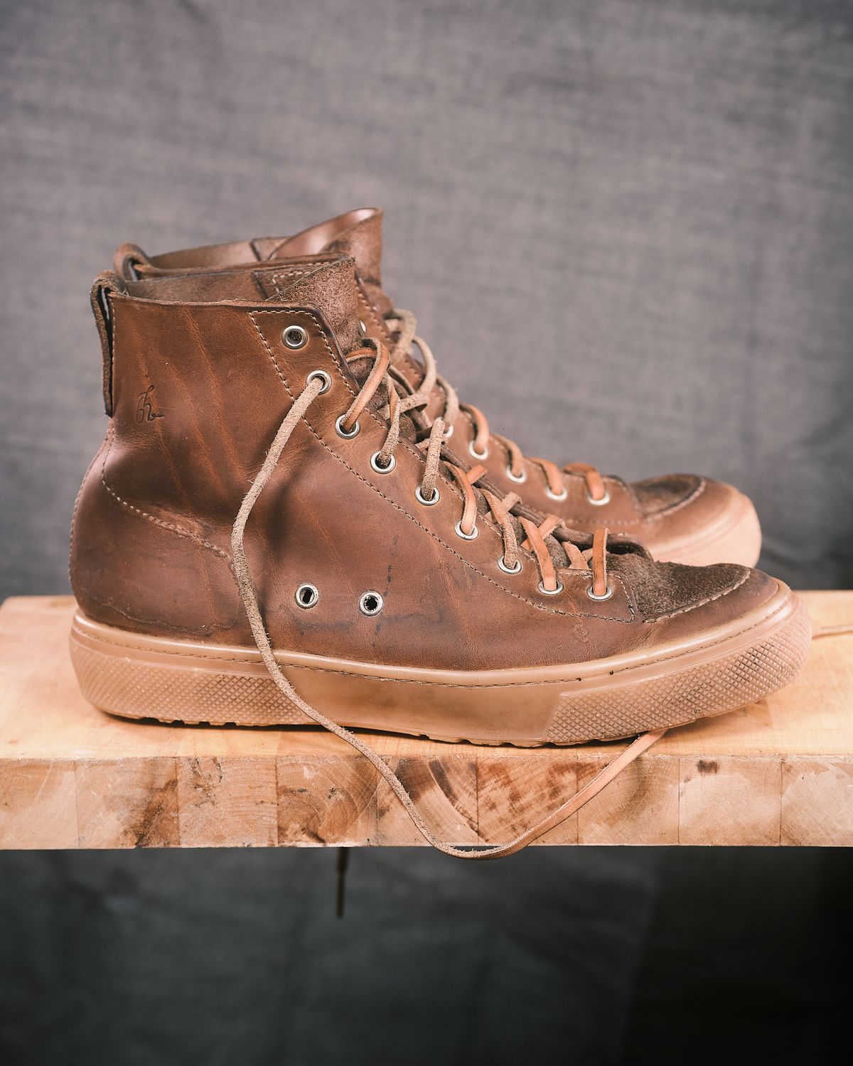 Photo by BobHendersonHB on April 6, 2026 of the BHHB Railtown Sneaker Boot in Horween Natural Wax Flesh Backside.