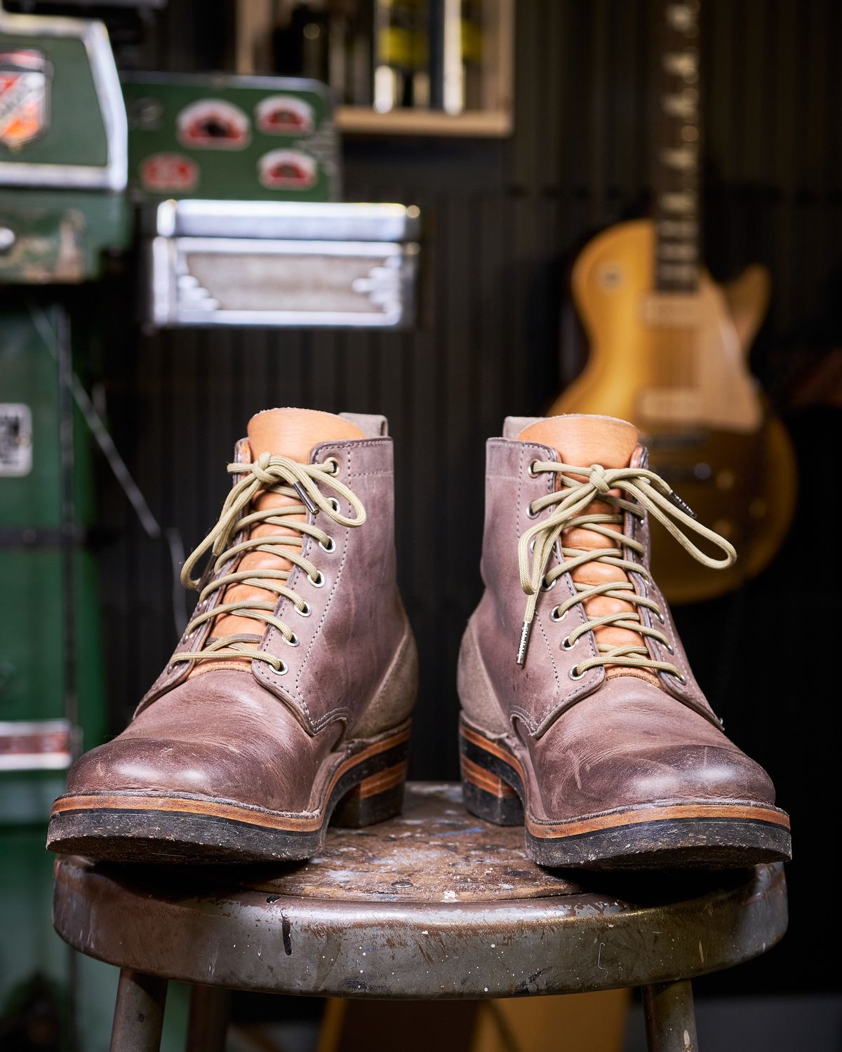 Photo by BobHendersonHB on November 2, 2024 of the BHHB 7 Hole Standard in Horween Steel Predator & Horween Toasted Tan Dublin.