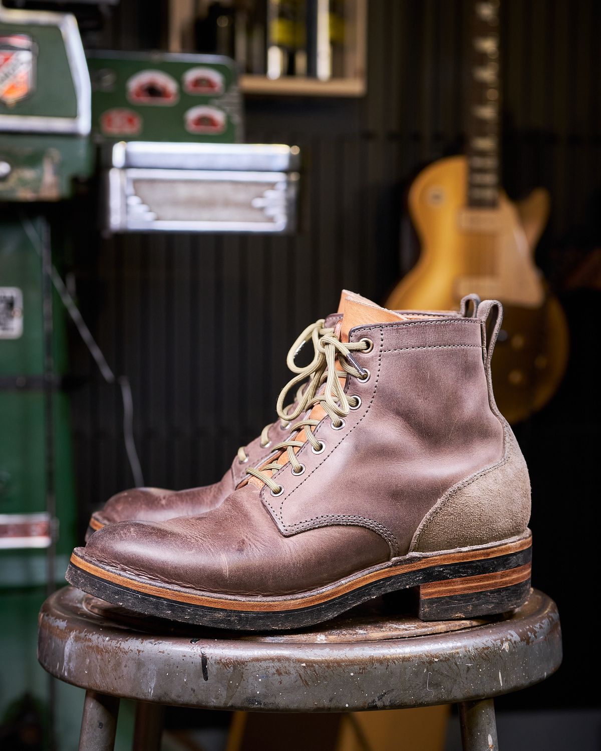 Photo by BobHendersonHB on November 2, 2024 of the BHHB 7 Hole Standard in Horween Steel Predator & Horween Toasted Tan Dublin.