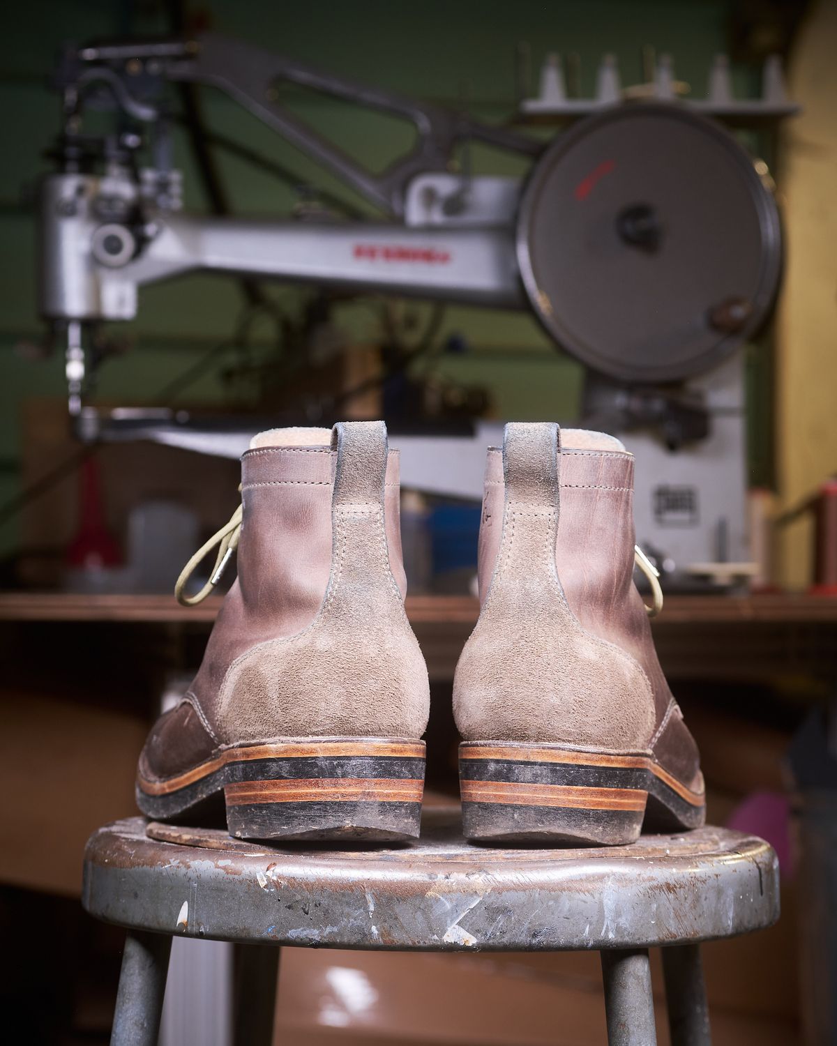 Photo by BobHendersonHB on December 2, 2024 of the BHHB 7 Hole Standard in Horween Steel Predator & Horween Toasted Tan Dublin.