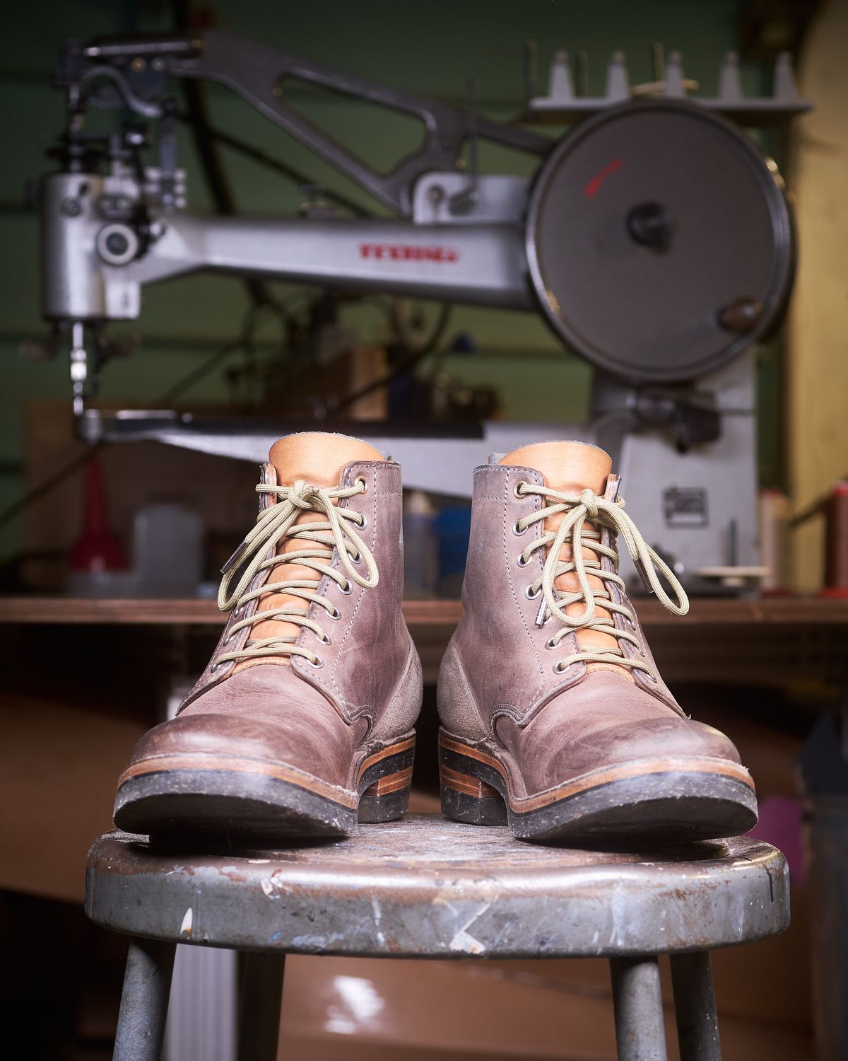 Photo by BobHendersonHB on December 2, 2024 of the BHHB 7 Hole Standard in Horween Steel Predator & Horween Toasted Tan Dublin.