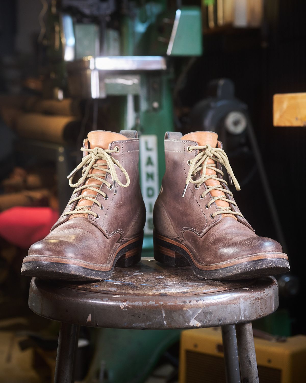 Photo by BobHendersonHB on January 3, 2025 of the BHHB 7 Hole Standard in Horween Steel Predator & Horween Toasted Tan Dublin.