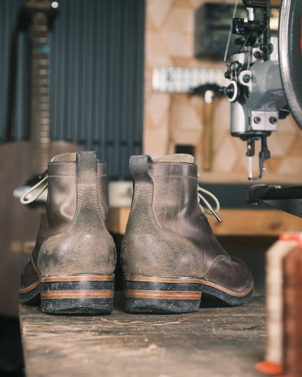 Photo by BobHendersonHB on February 3, 2025 of the BHHB 7 Hole Standard in Horween Steel Predator & Horween Toasted Tan Dublin.