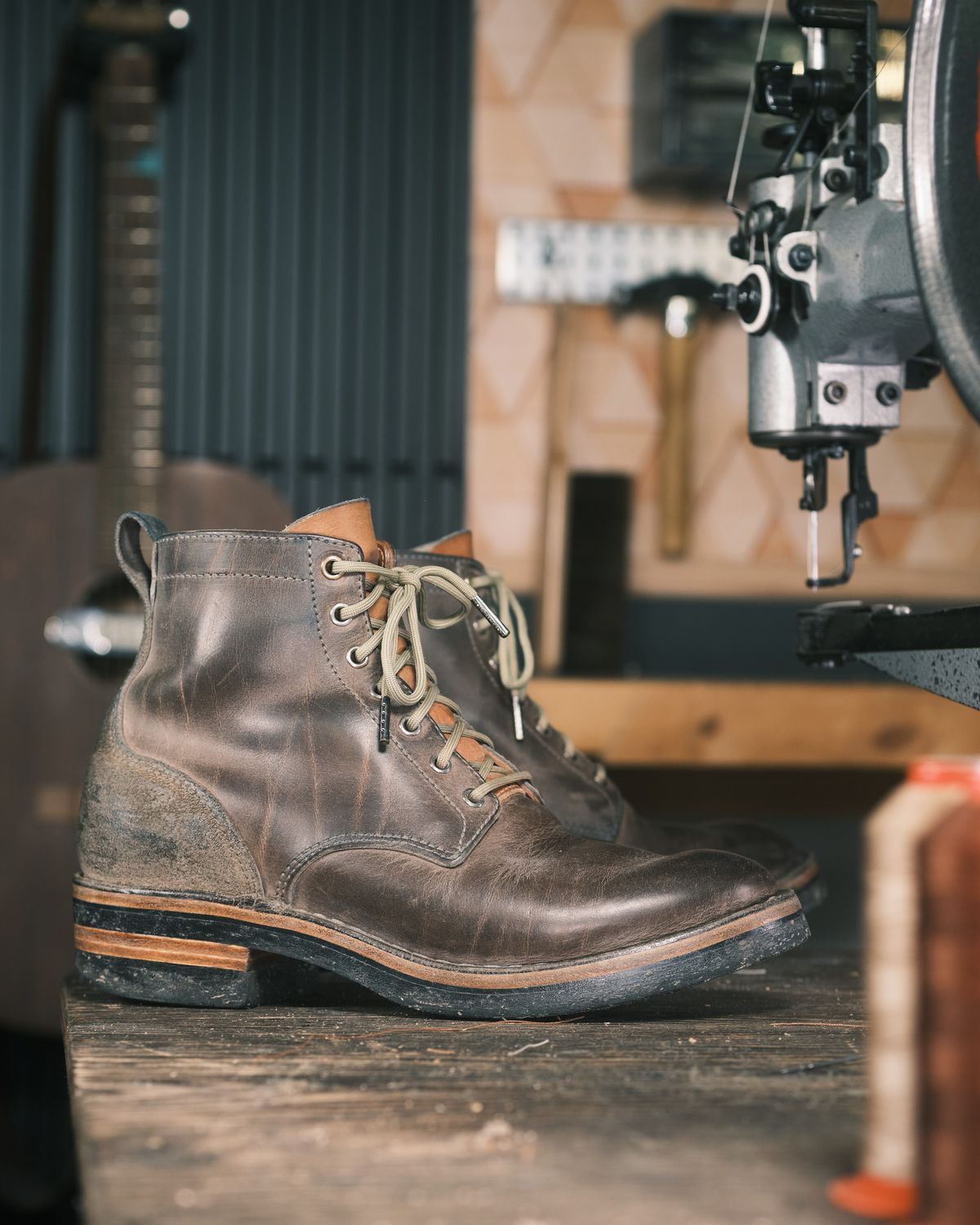 Photo by BobHendersonHB on February 3, 2025 of the BHHB 7 Hole Standard in Horween Steel Predator & Horween Toasted Tan Dublin.