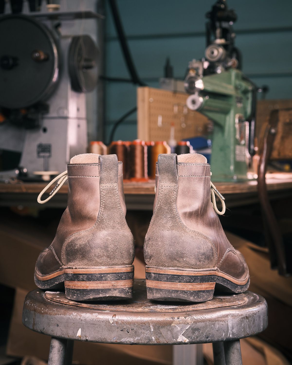 Photo by BobHendersonHB on March 3, 2025 of the BHHB 7 Hole Standard in Horween Steel Predator & Horween Toasted Tan Dublin.