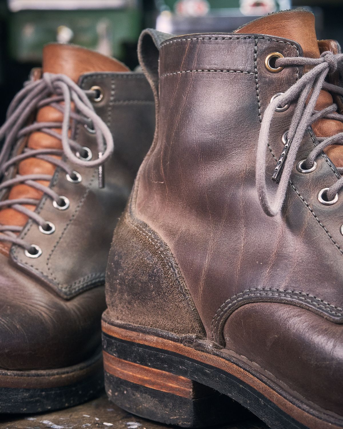 Photo by BobHendersonHB on April 4, 2025 of the BHHB 7 Hole Standard in Horween Steel Predator & Horween Toasted Tan Dublin.