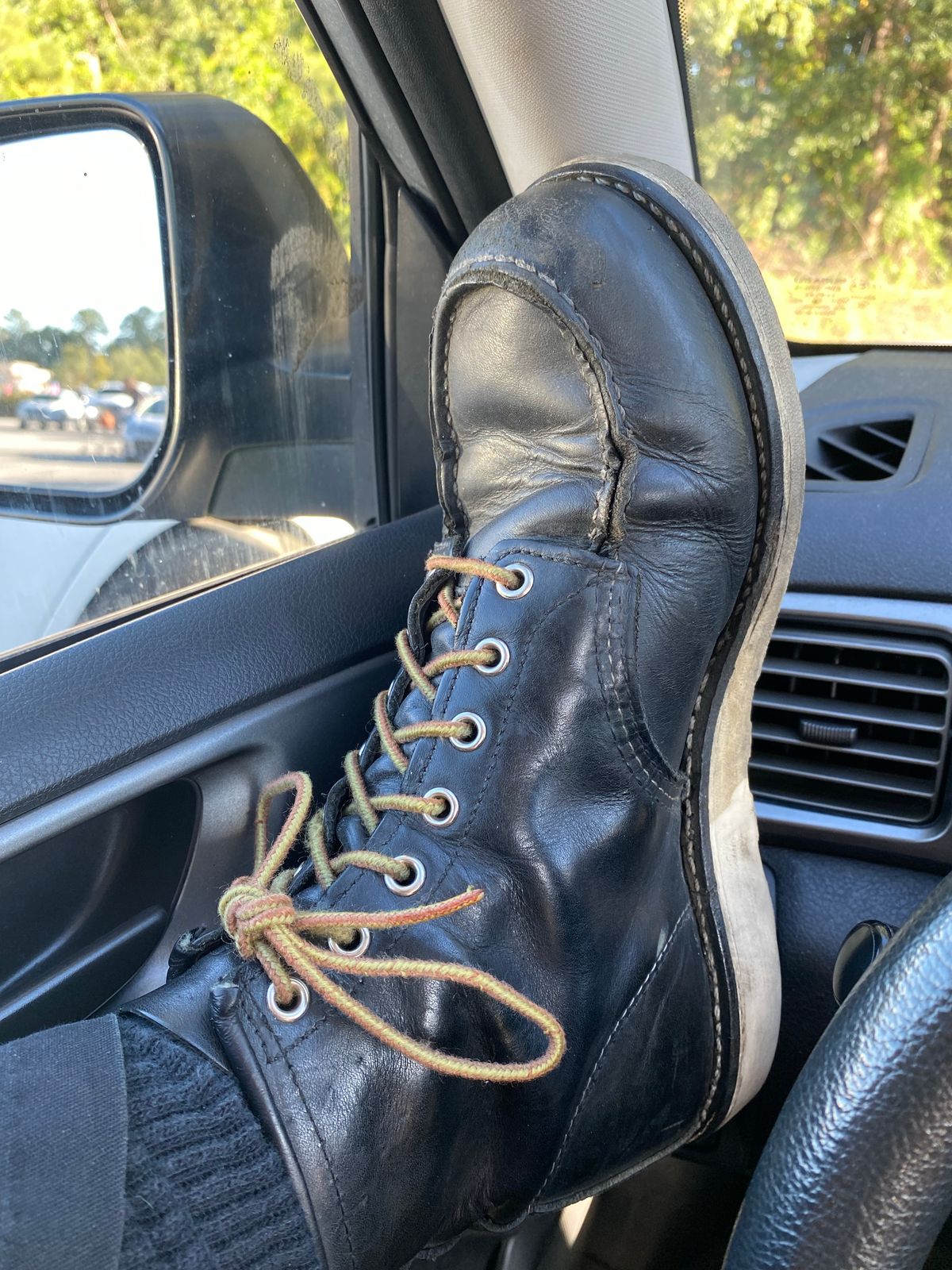 Photo by bootsanddogs on October 4, 2022 of the Red Wing 6-Inch Classic Moc in S.B. Foot Black Harness.