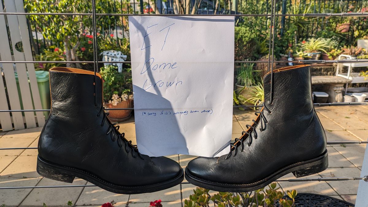 Photo by Togebough on November 4, 2023 of the Briselblack The Buck Wholecut Lace to Toe in Shinki Black Latigo Teacore Horsehide.
