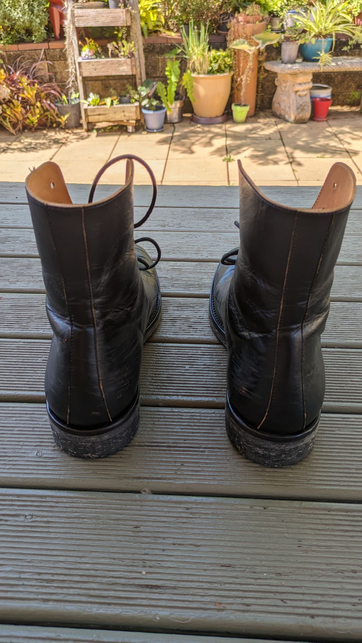 Photo by Togebough on December 3, 2023 of the Briselblack The Buck Wholecut Lace to Toe in Shinki Black Latigo Teacore Horsehide.